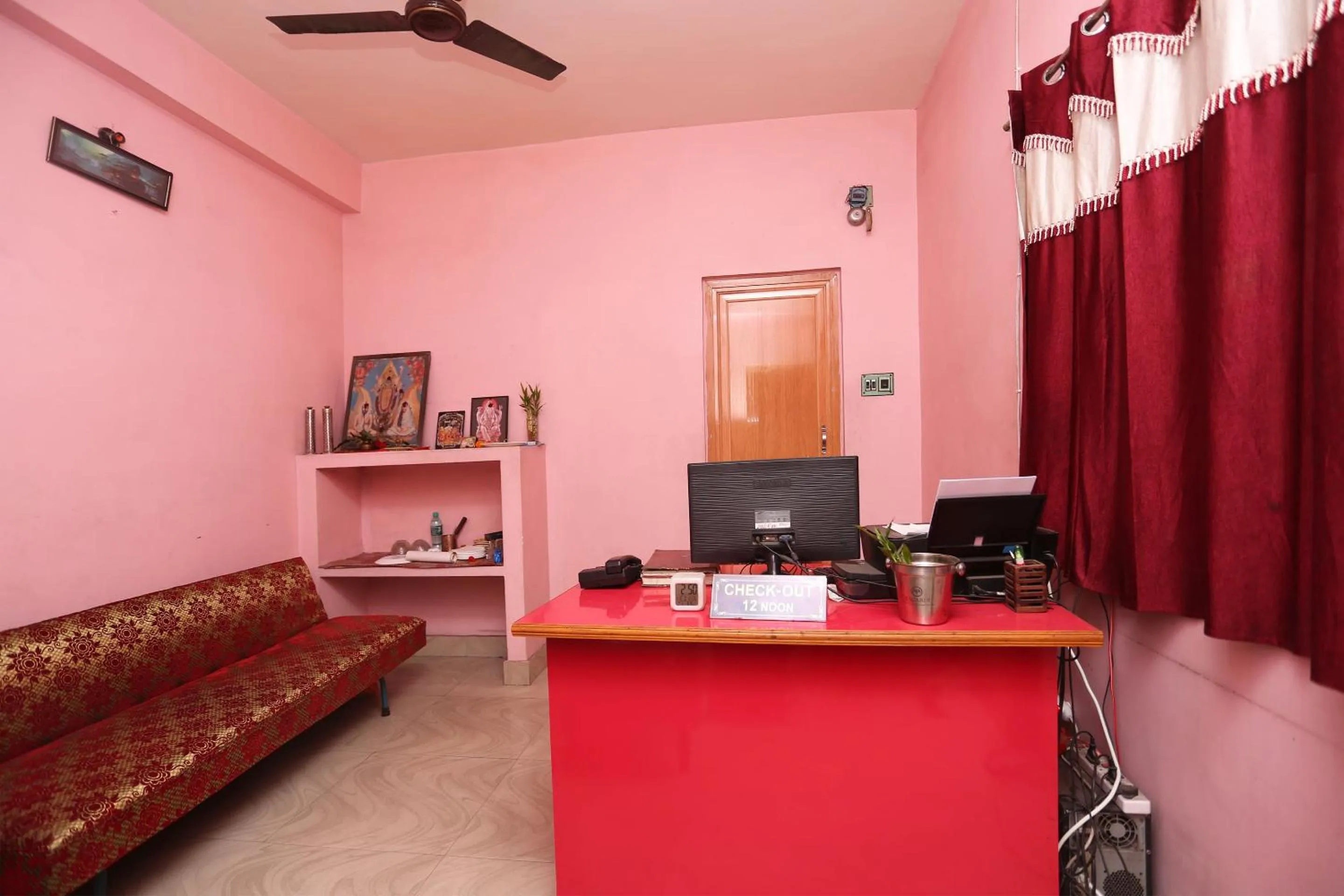 Lobby or reception in Super Hotel O Nandi Inn