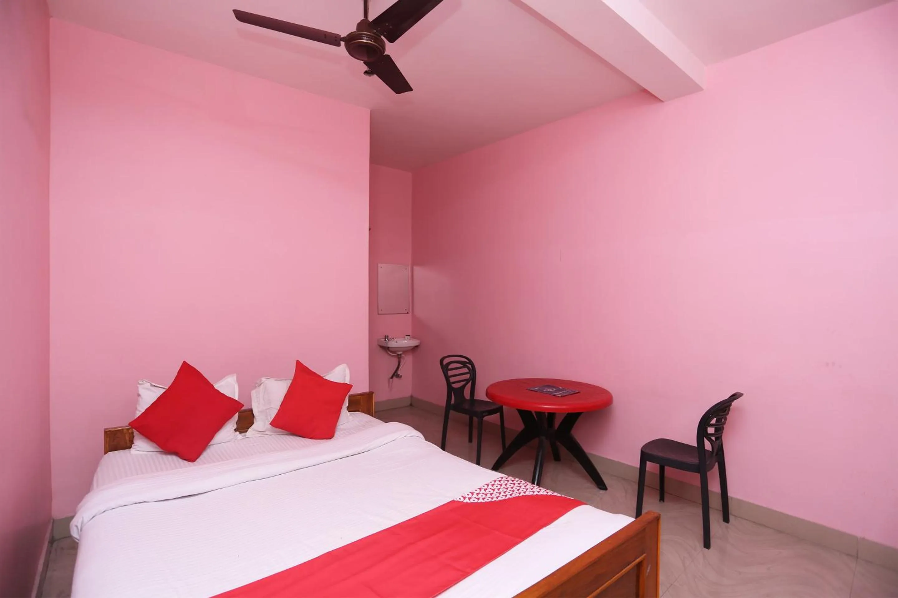 Bedroom, Bed in Super Hotel O Nandi Inn