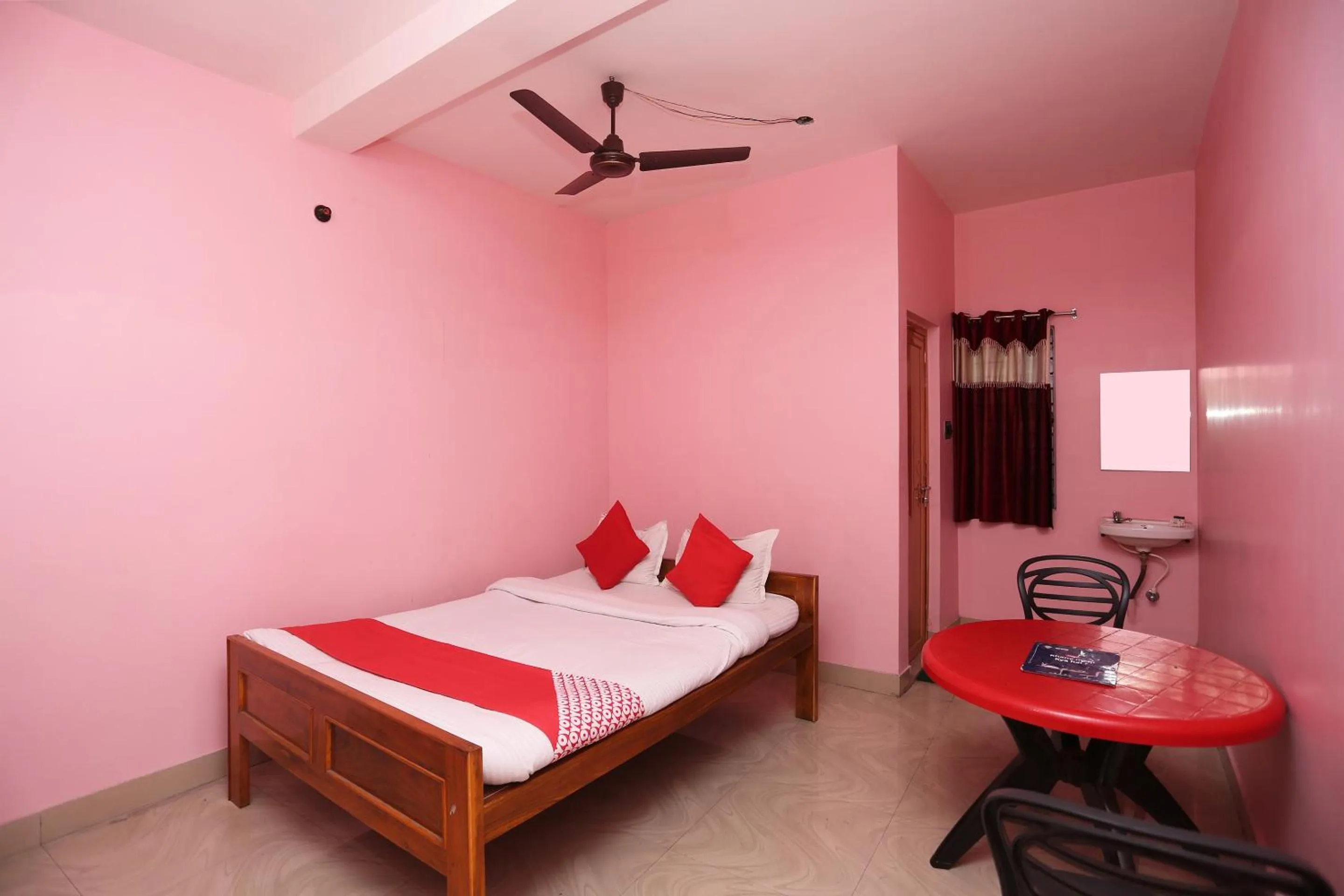 Bedroom, Bed in Super Hotel O Nandi Inn