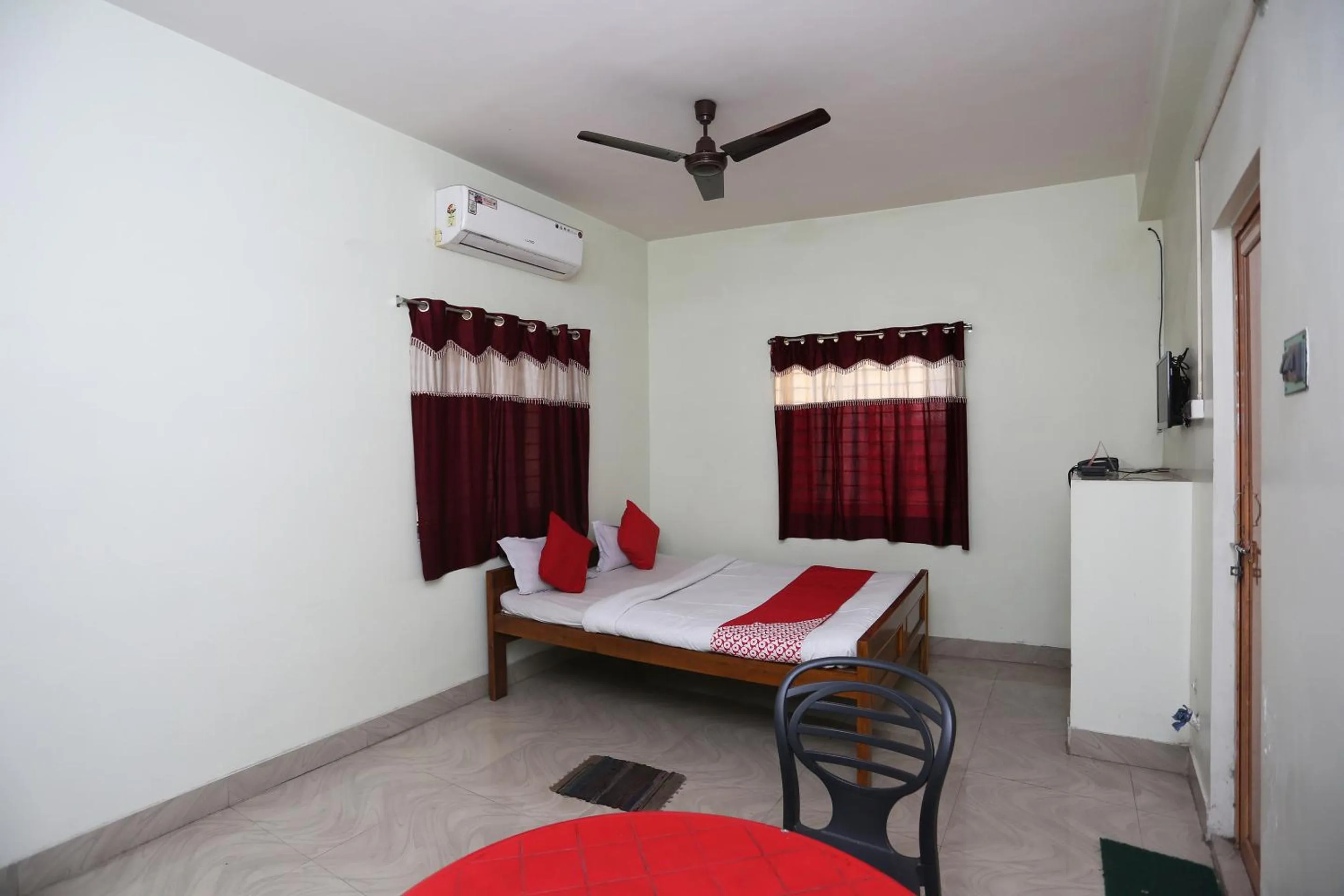 Super Hotel O Nandi Inn