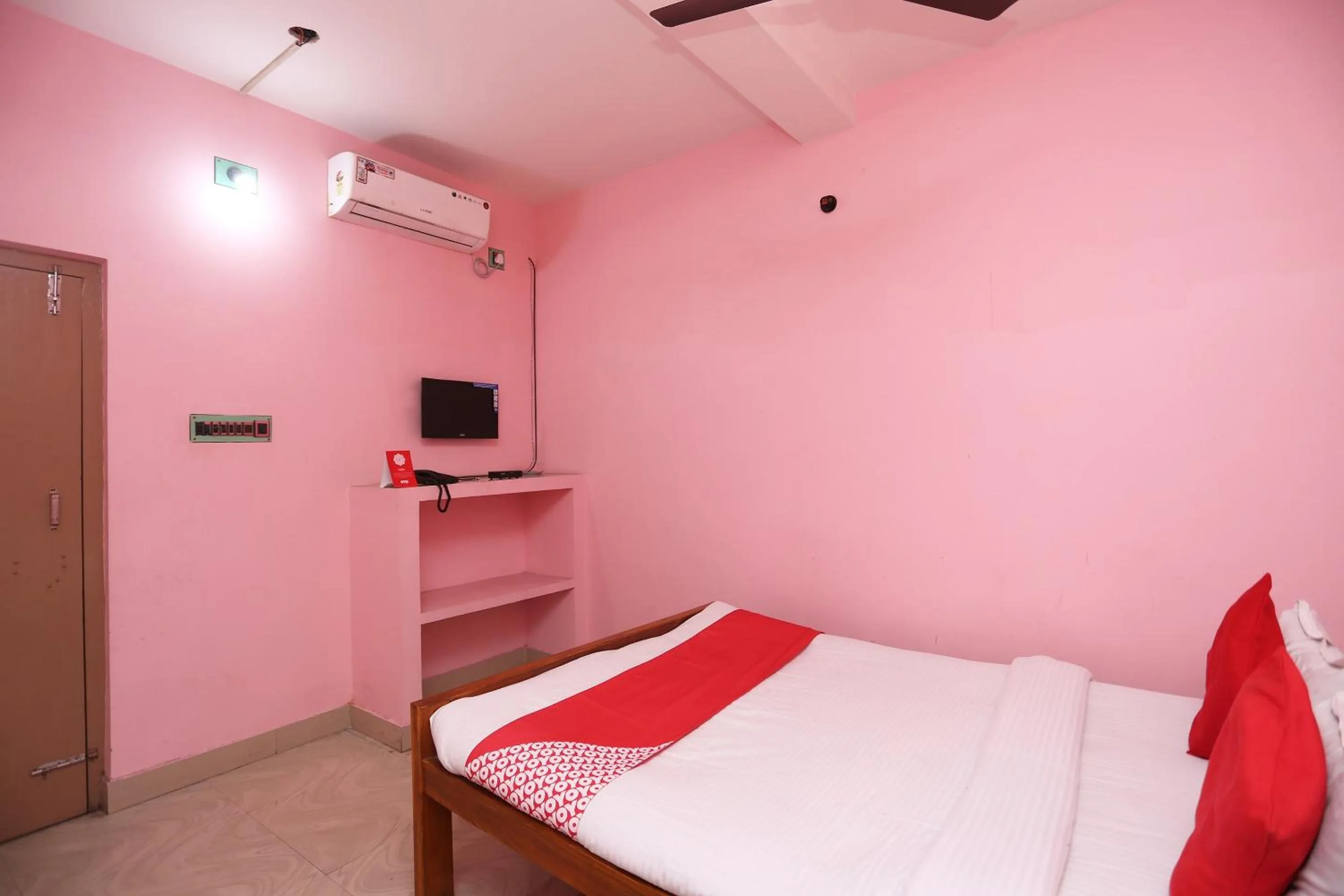 Bedroom, Bed in Super Hotel O Nandi Inn