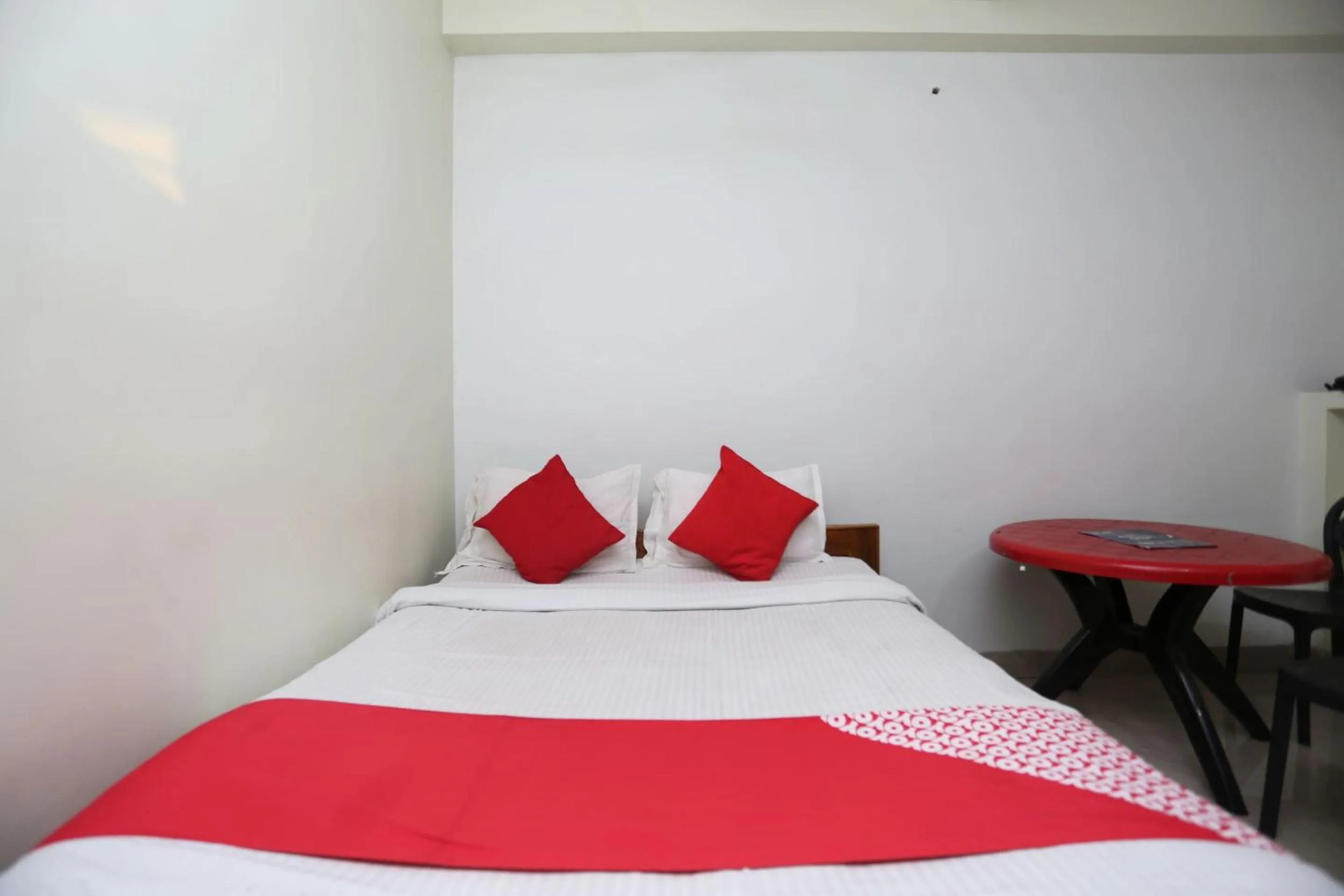 Bedroom, Bed in Super Hotel O Nandi Inn