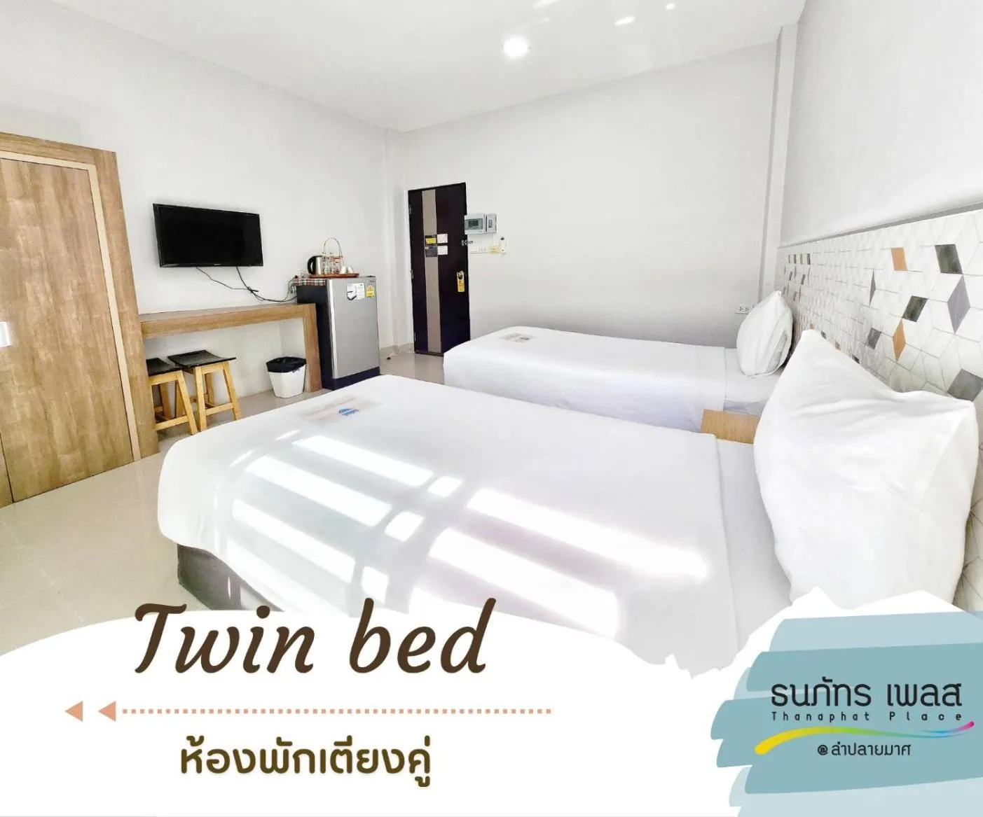 Communal lounge/ TV room, Bed in Thanaphat place