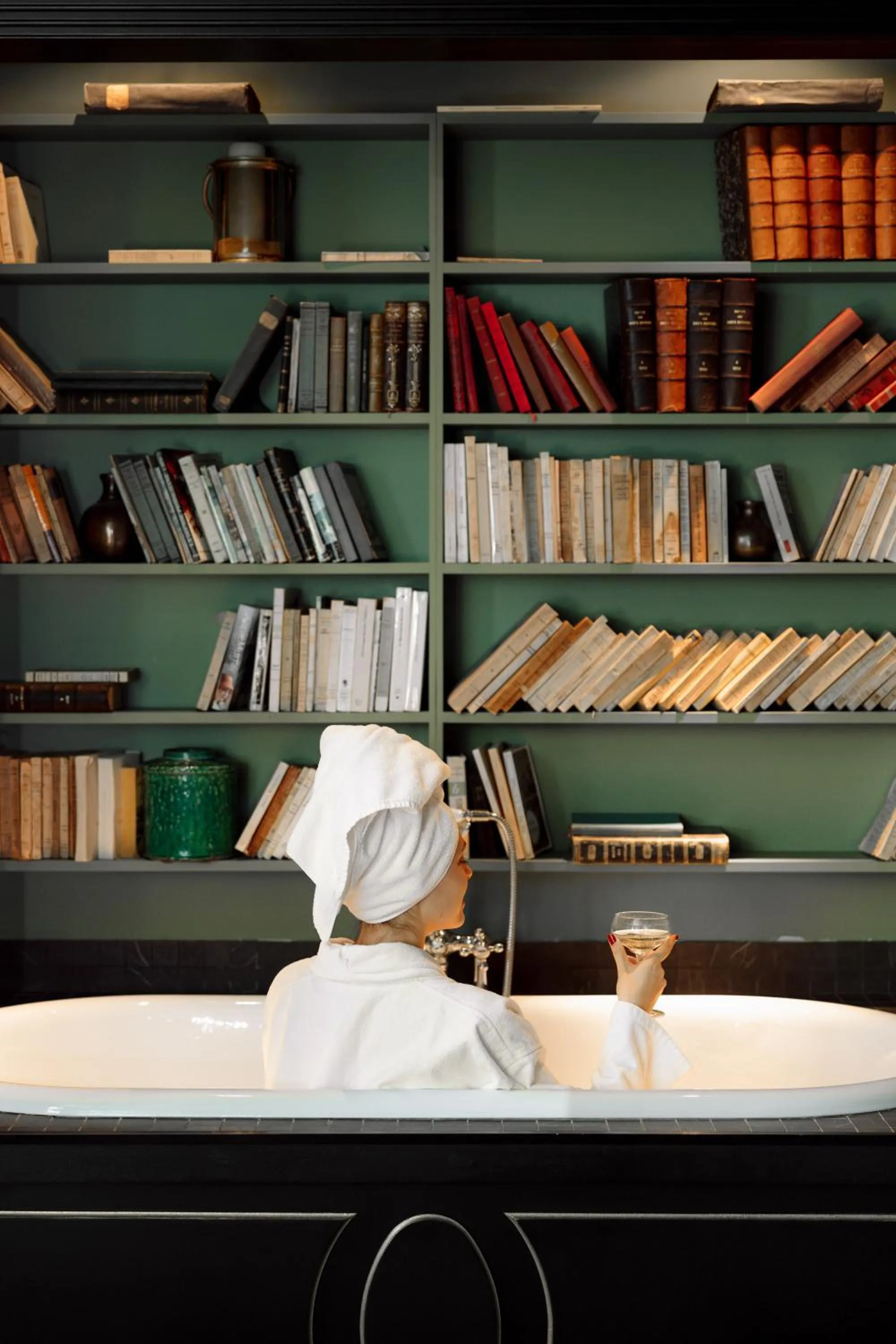 Library in Les Maisons de Léa & Spa - Radisson Individuals