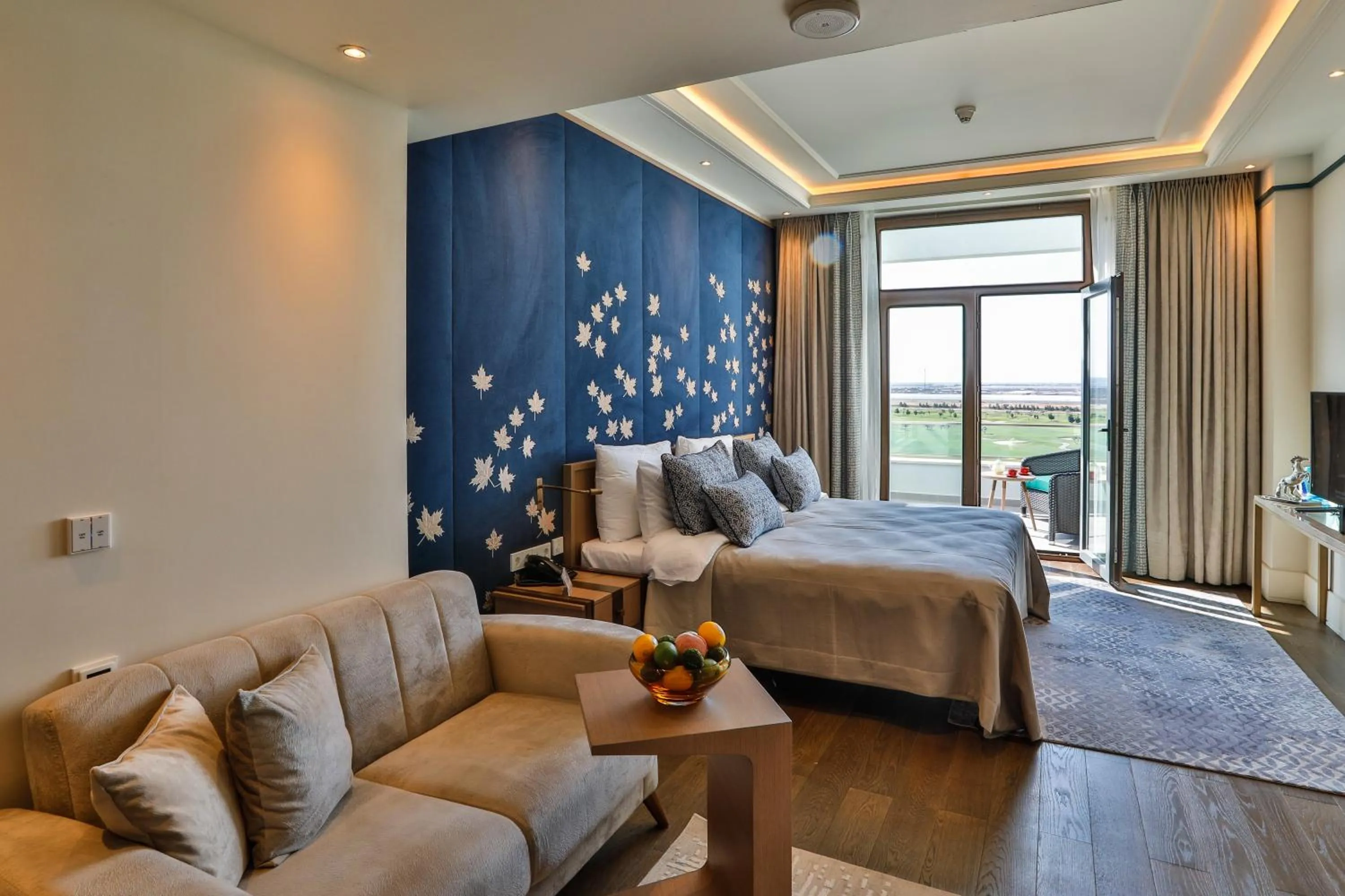 Balcony/Terrace, Bed in Dreamland Golf Hotel Baku