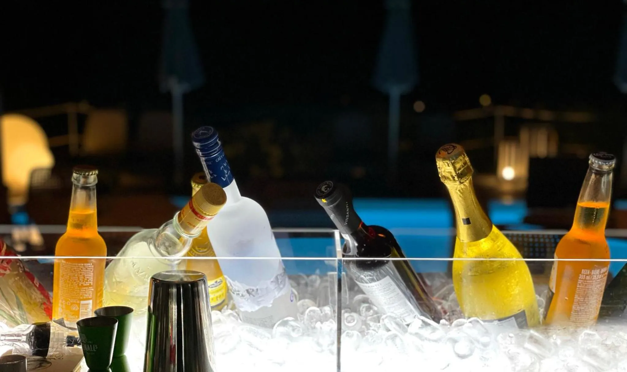 Restaurant/places to eat in DL Santorini