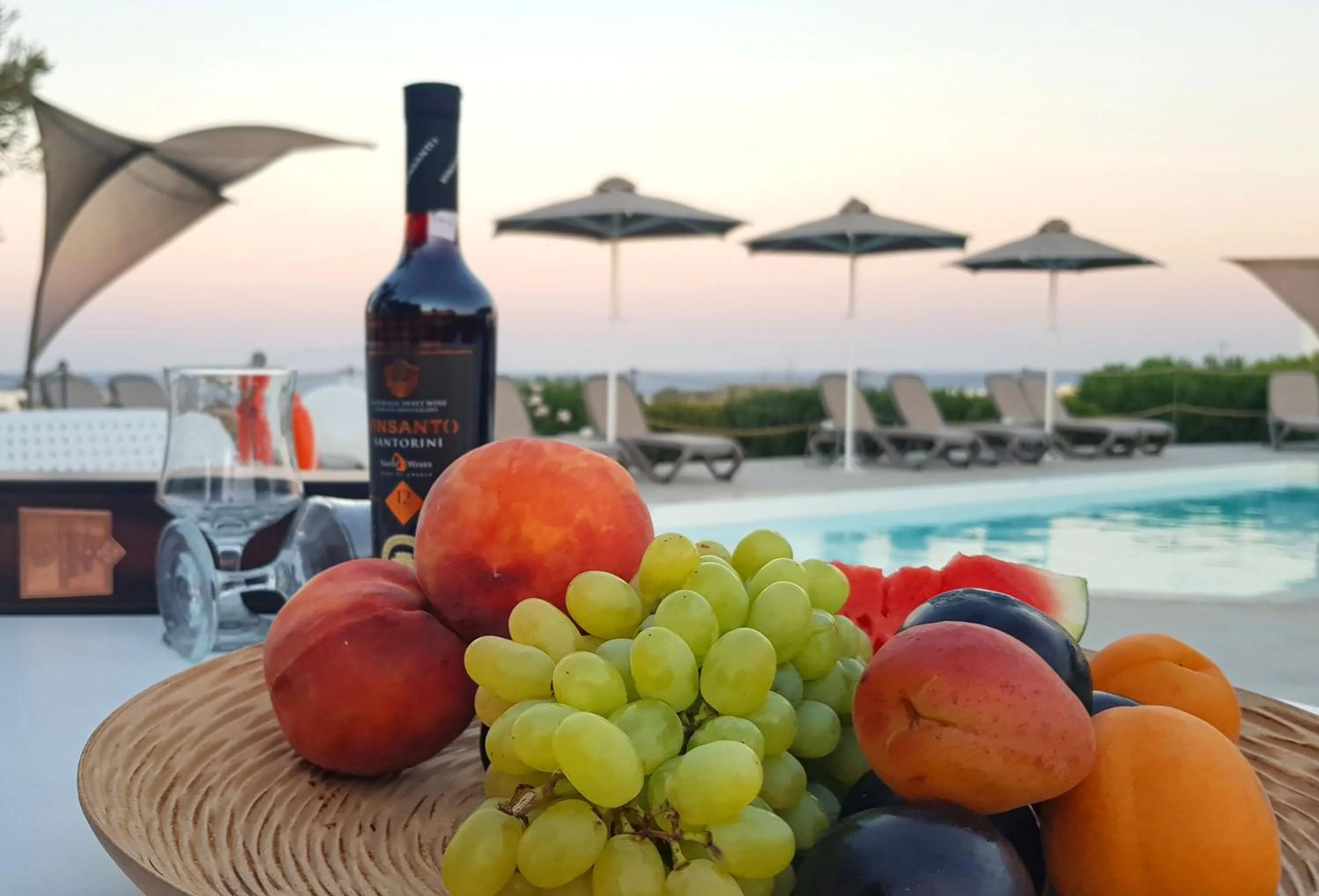 Restaurant/places to eat in DL Santorini