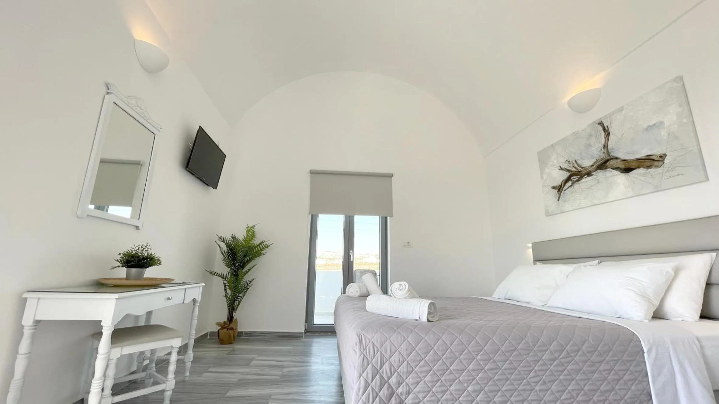 Bed in DL Santorini