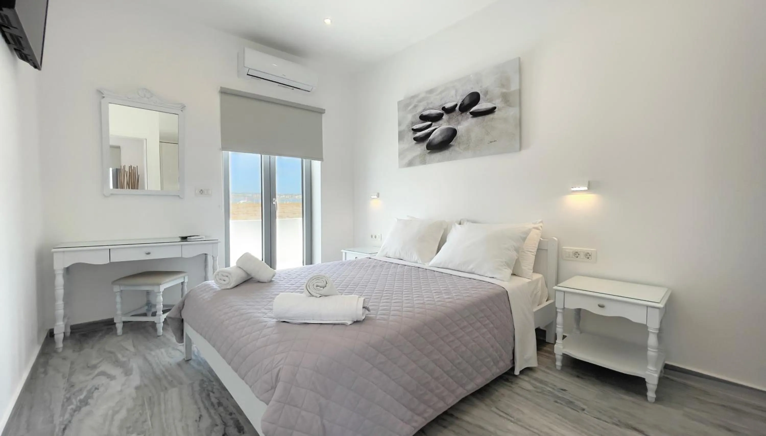 Bed in Hermoso Luxury Suites