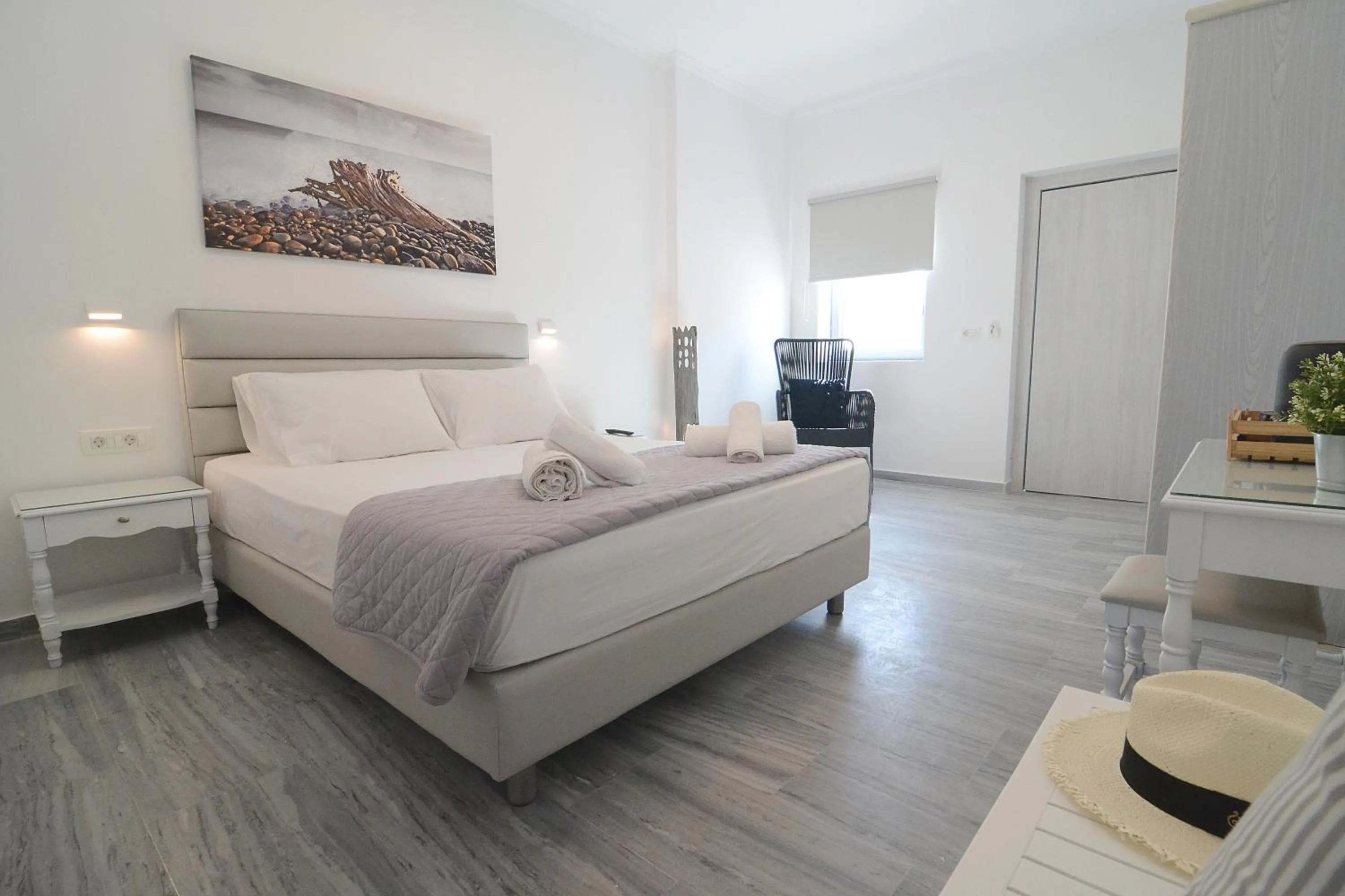 Family Room with Side Sea View in DL Santorini