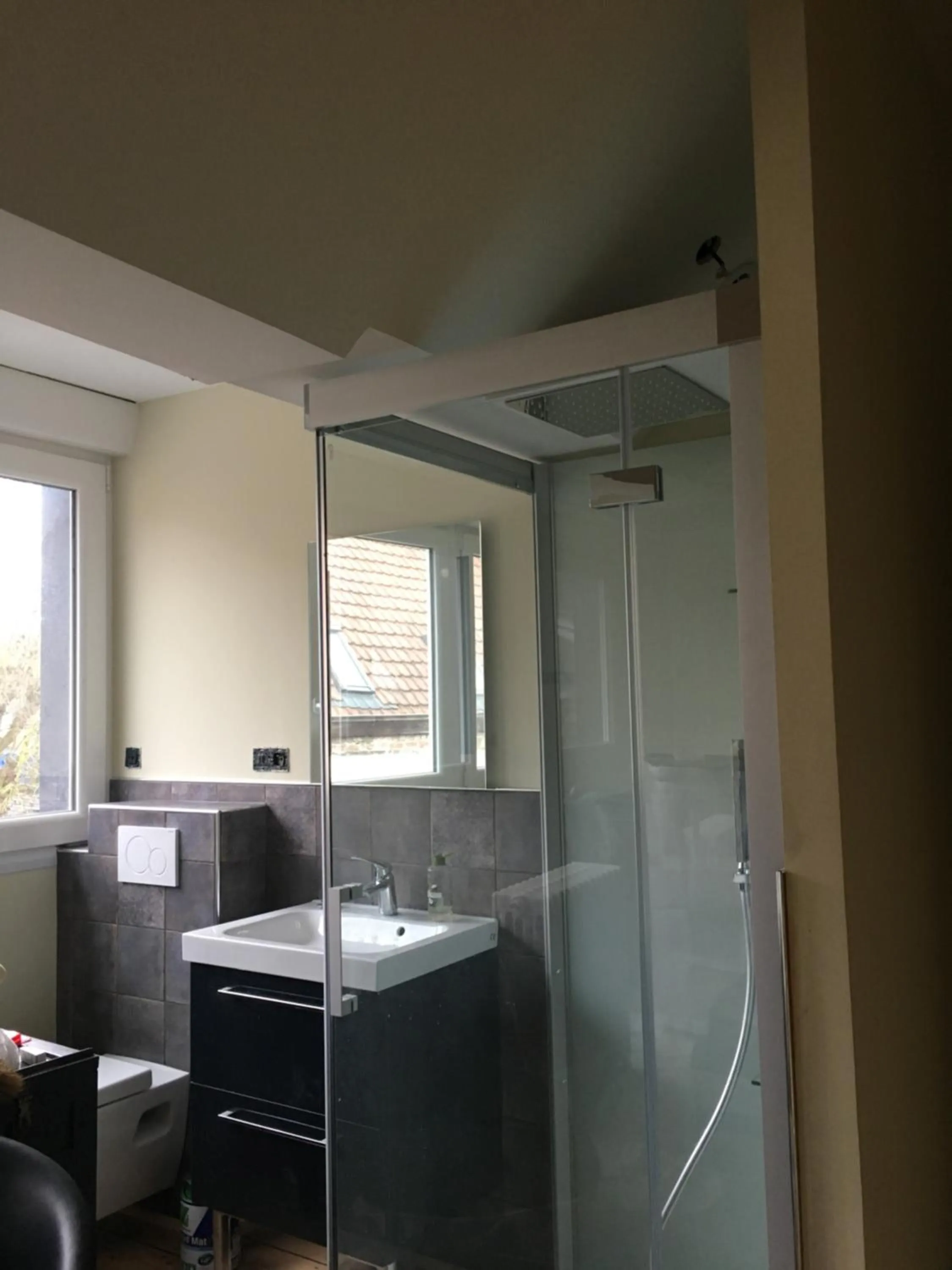 Shower in LES CHAMBRES D'HOTES DU PALAIS