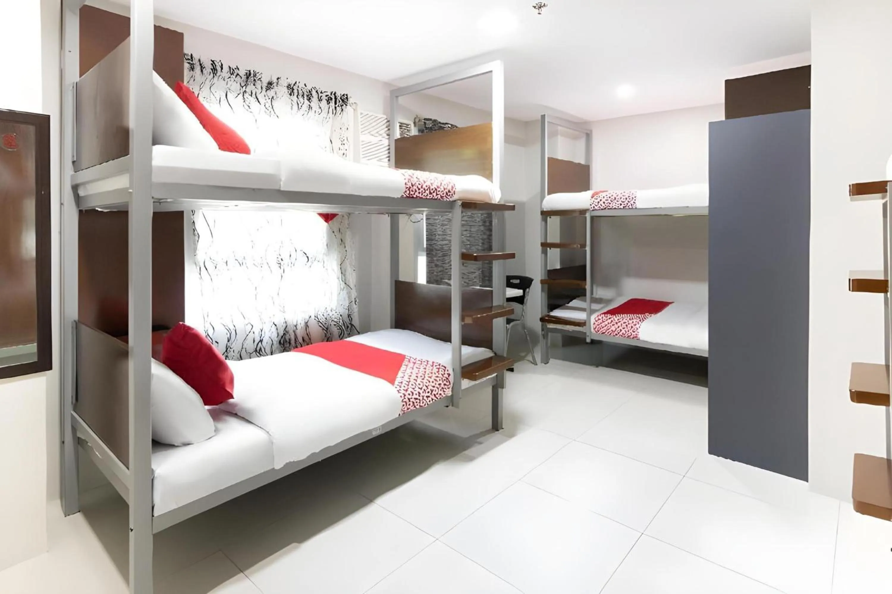 Bedroom, Bed in OYO 152 Sangco Condotel