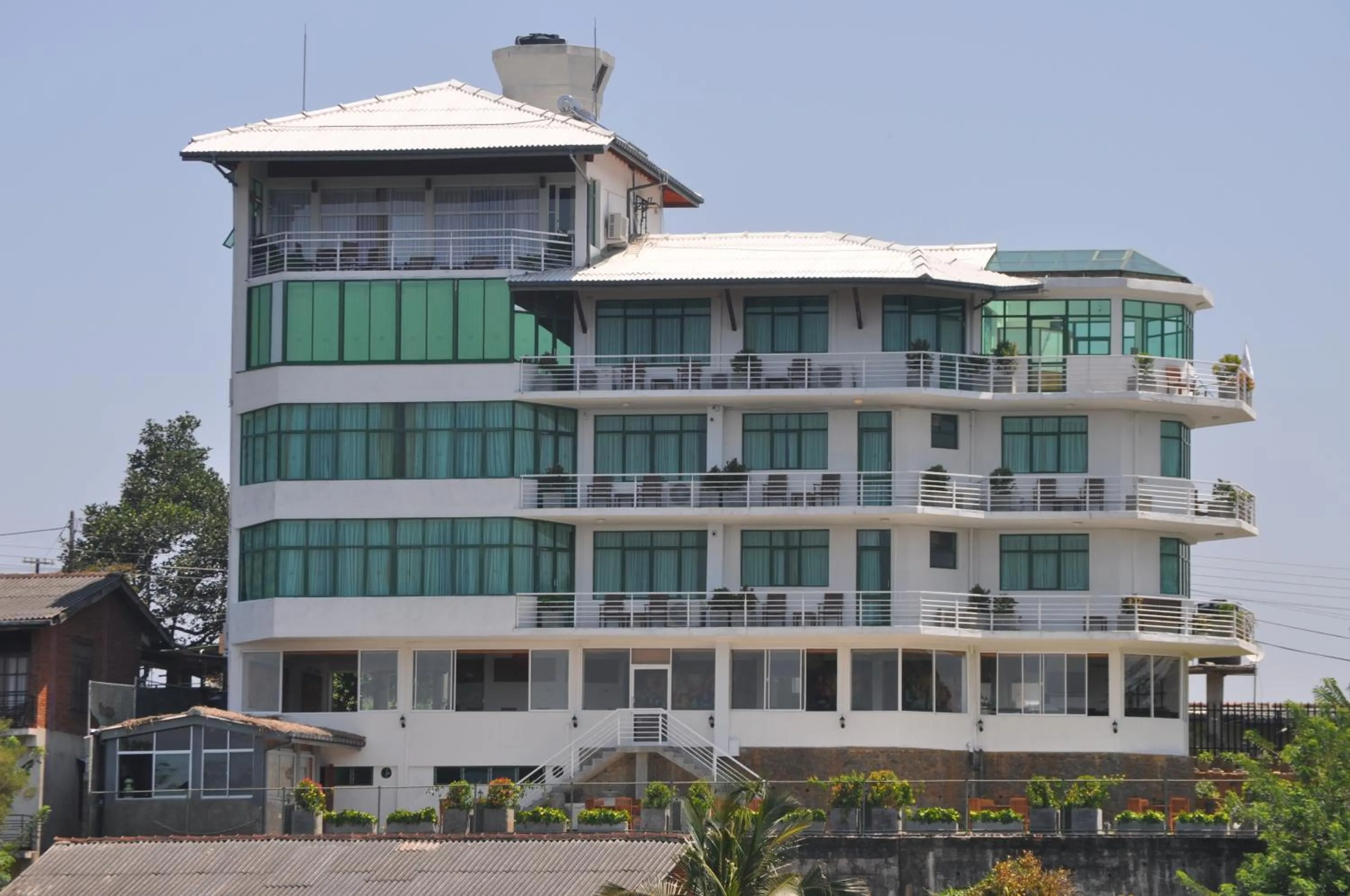 Facade/entrance in Amaara Sky Hotel Kandy