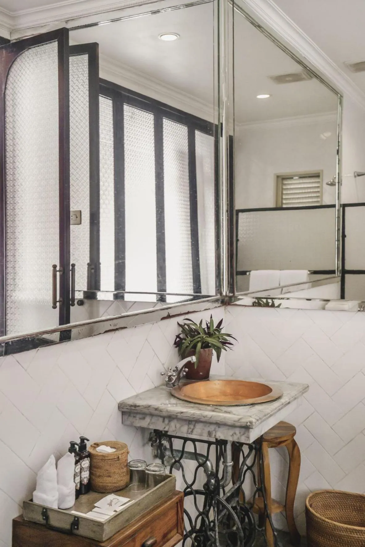 Photo of the whole room in Brown Feather Batu Belig