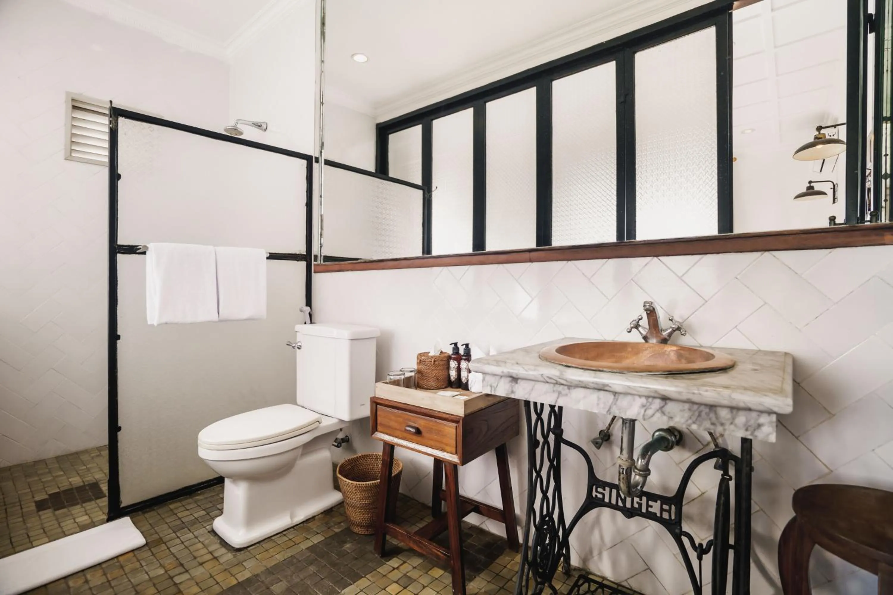 Bathroom in Brown Feather Batu Belig