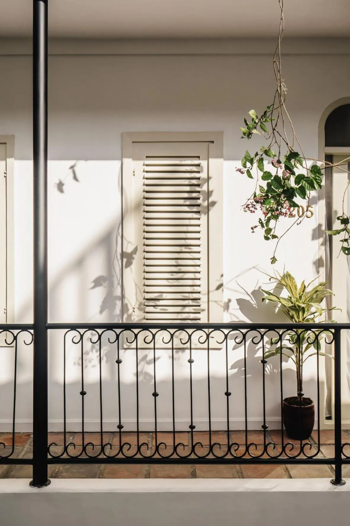 Balcony/Terrace in Brown Feather Batu Belig