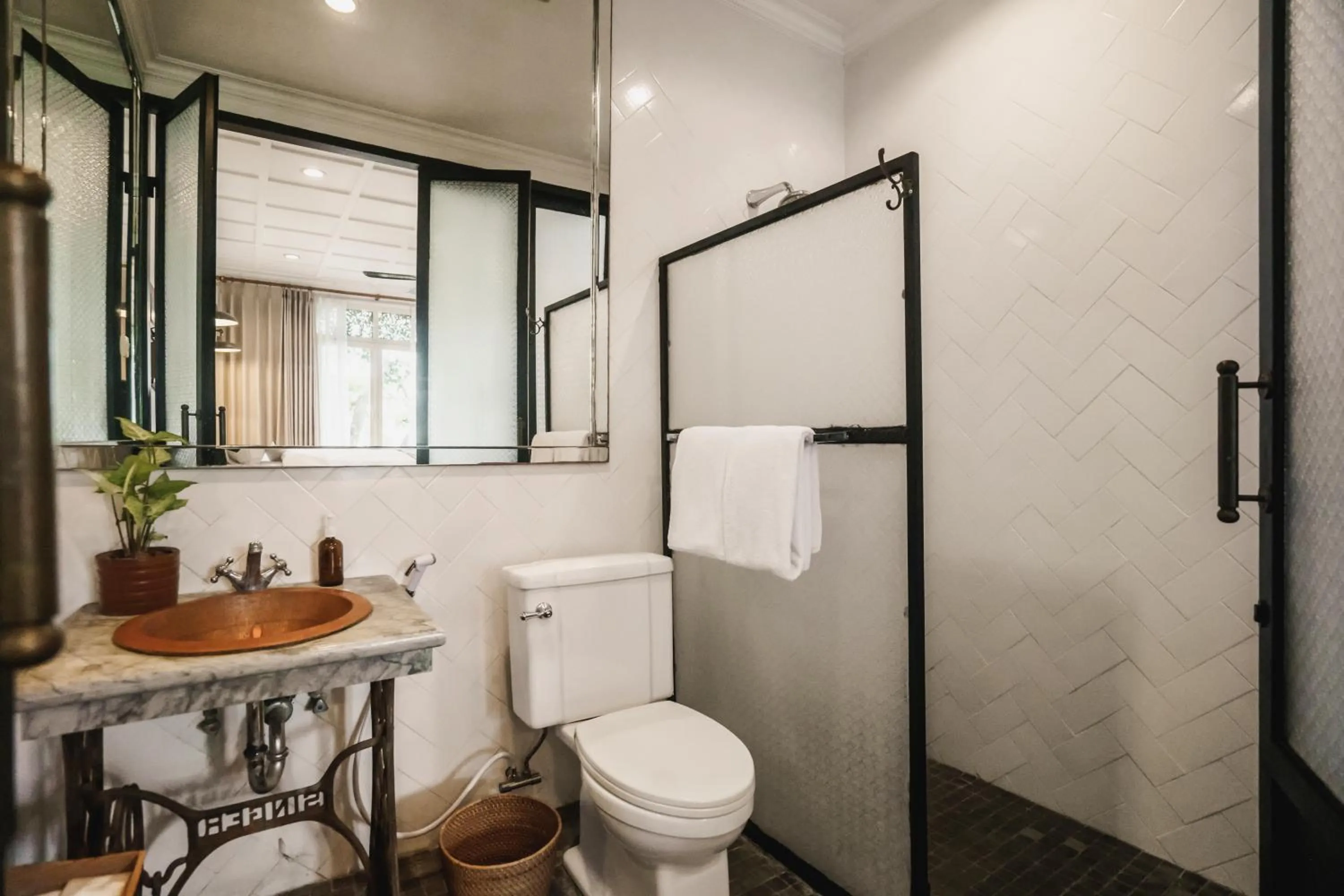 Bathroom in Brown Feather Batu Belig