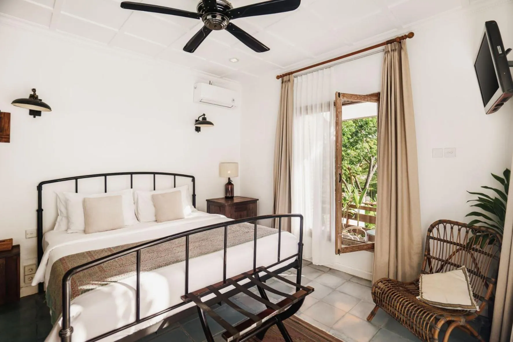 Bedroom, Bed in Brown Feather Batu Belig