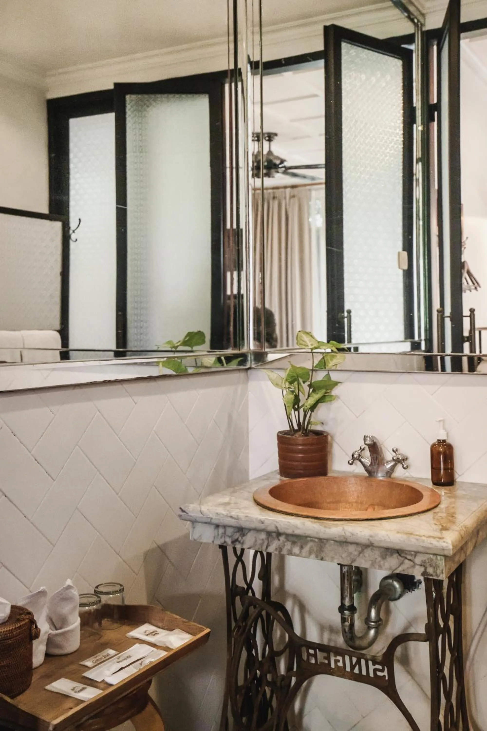 Bathroom in Brown Feather Batu Belig