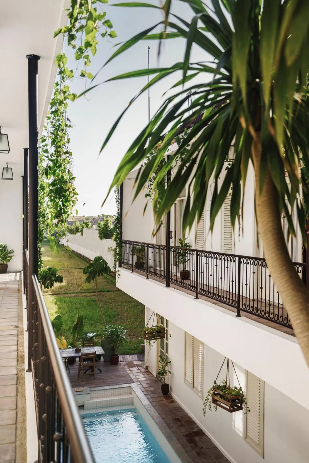 Balcony/Terrace in Brown Feather Batu Belig