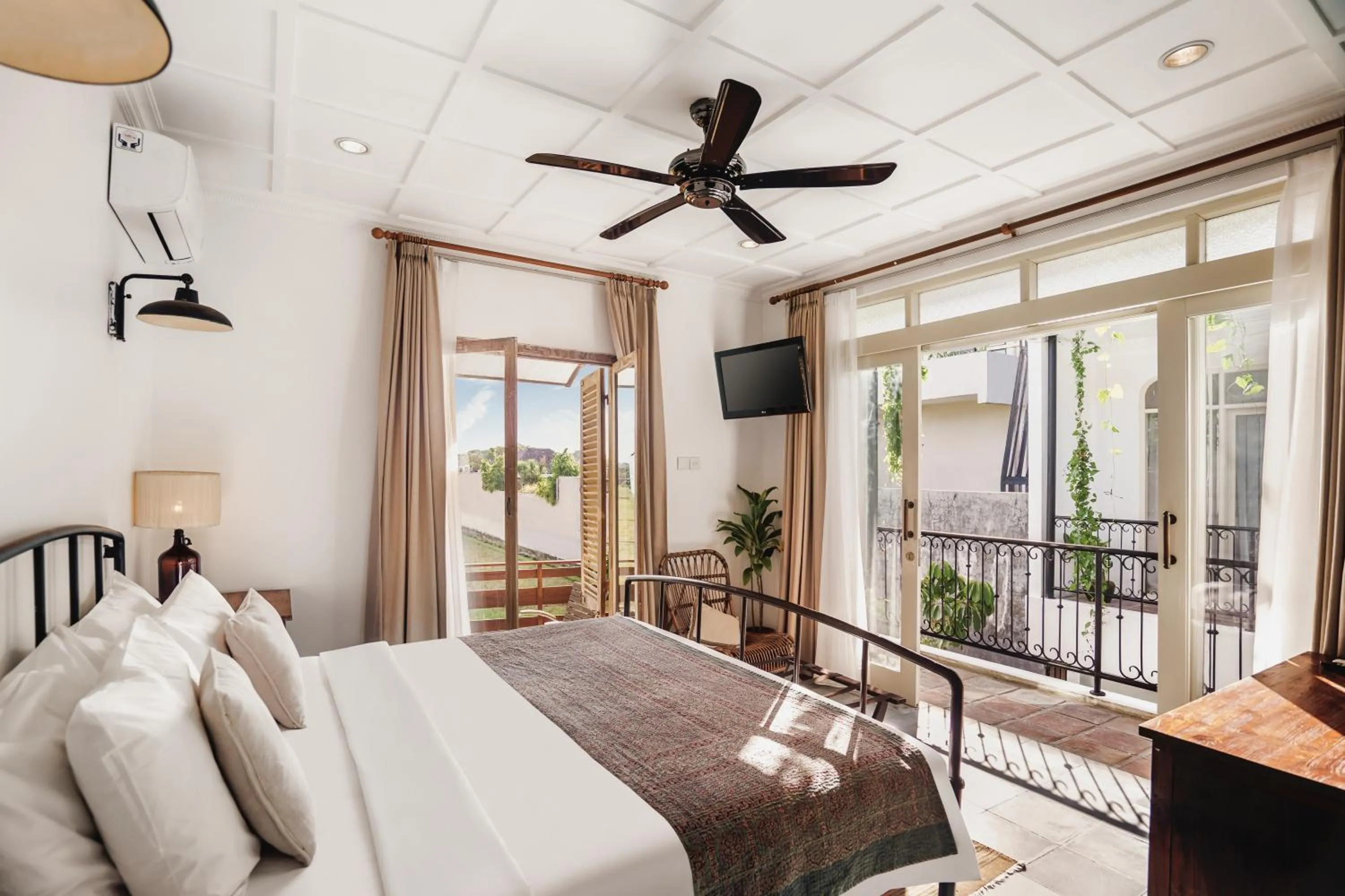 Bedroom, Bed in Brown Feather Batu Belig