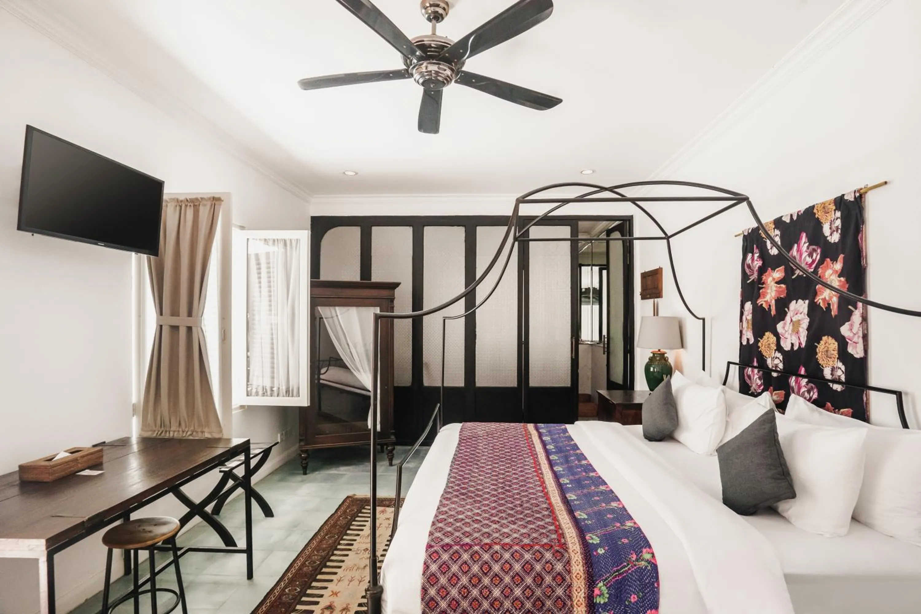 Bedroom, Bed in Brown Feather Batu Belig