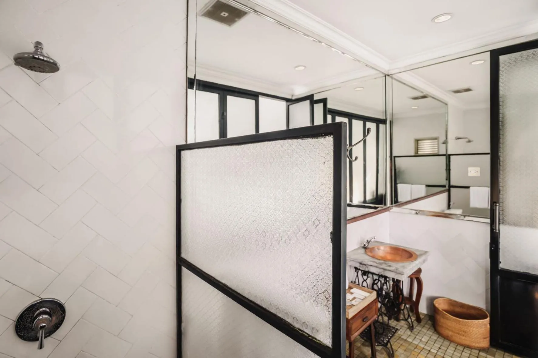 Bathroom, Bed in Brown Feather Batu Belig