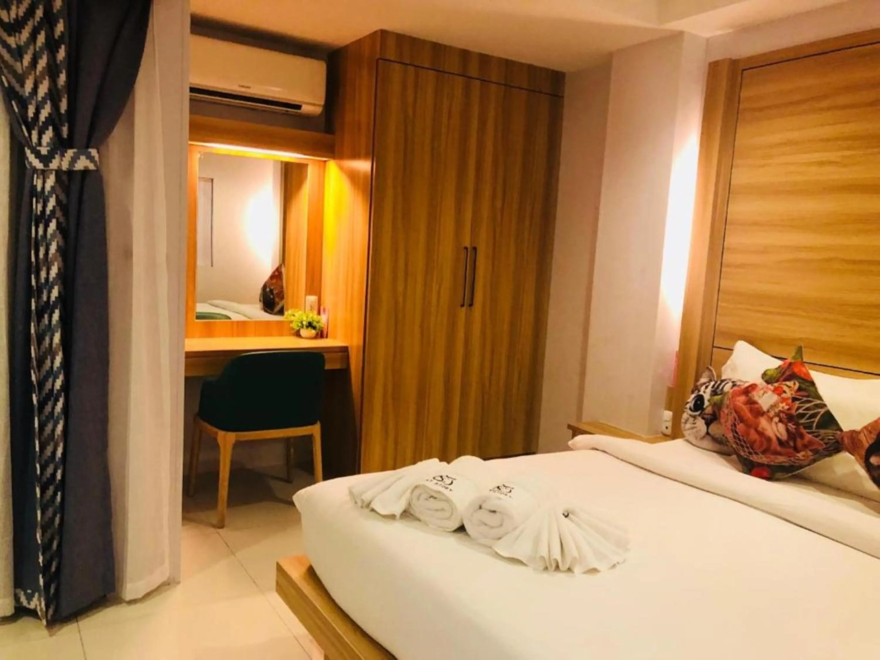 Bedroom, Bed in Cat Story Hotel