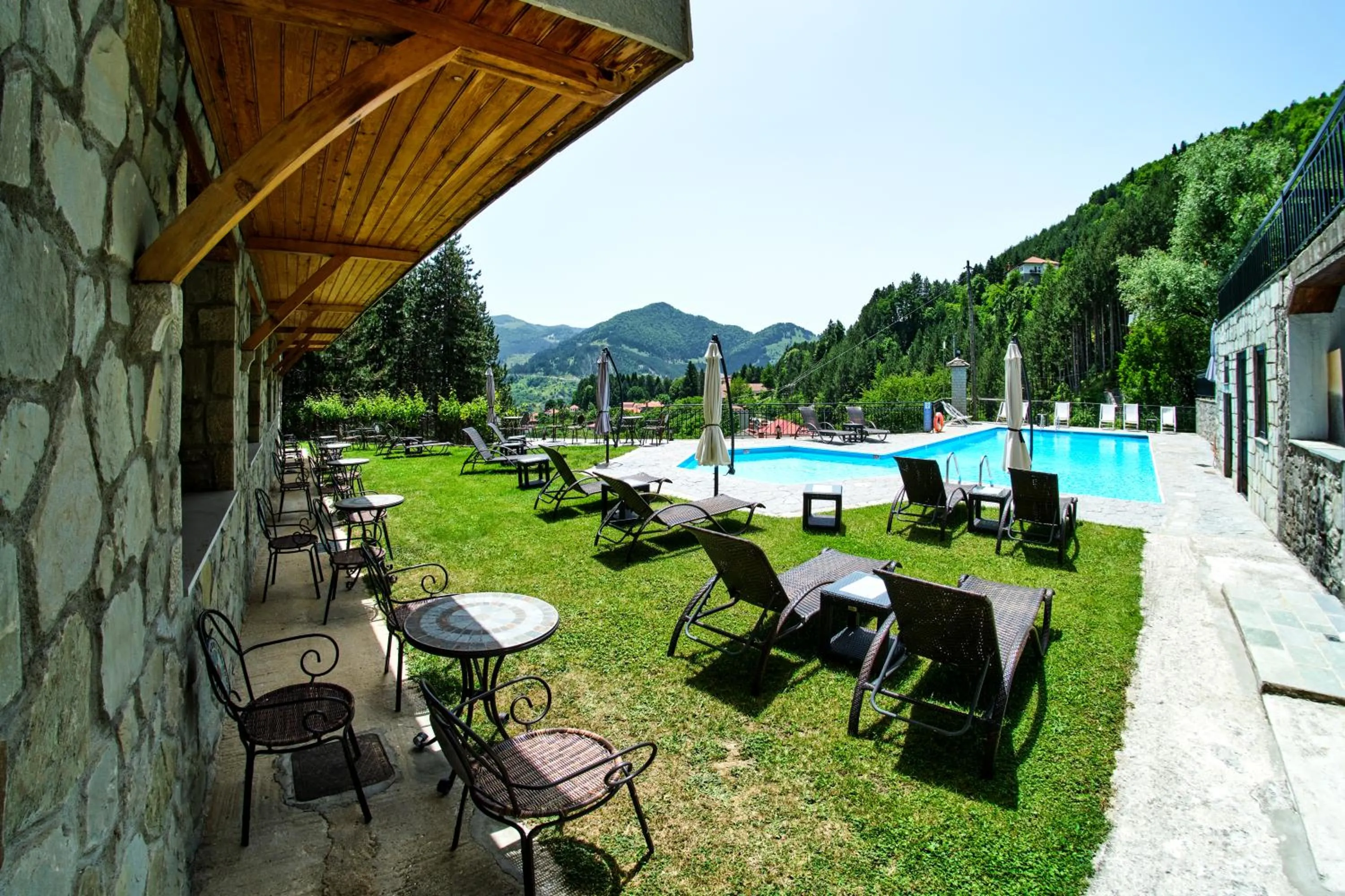 Swimming pool in Hotel Victoria