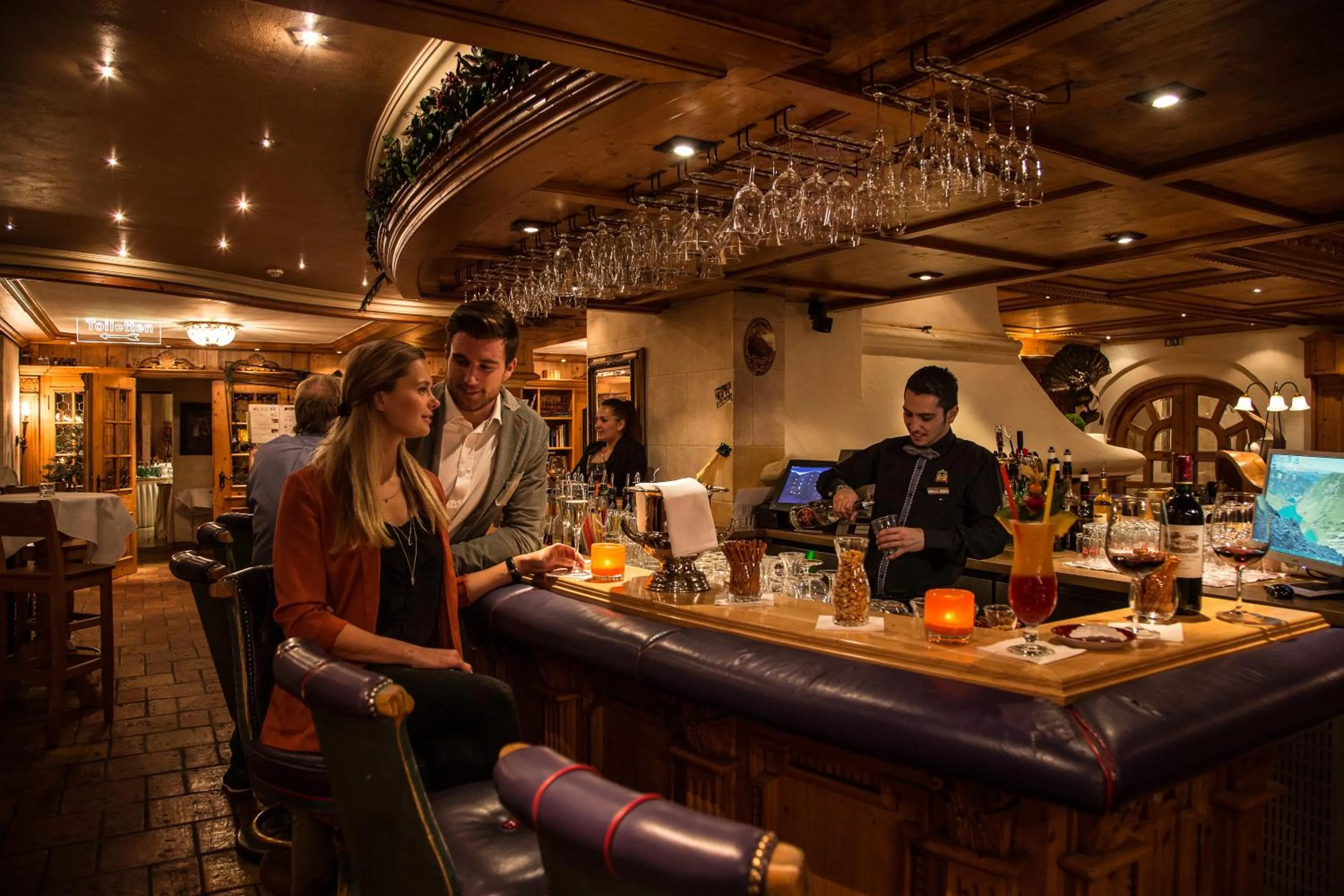 Lounge or bar in Das Traditionshotel Schwarzer Adler