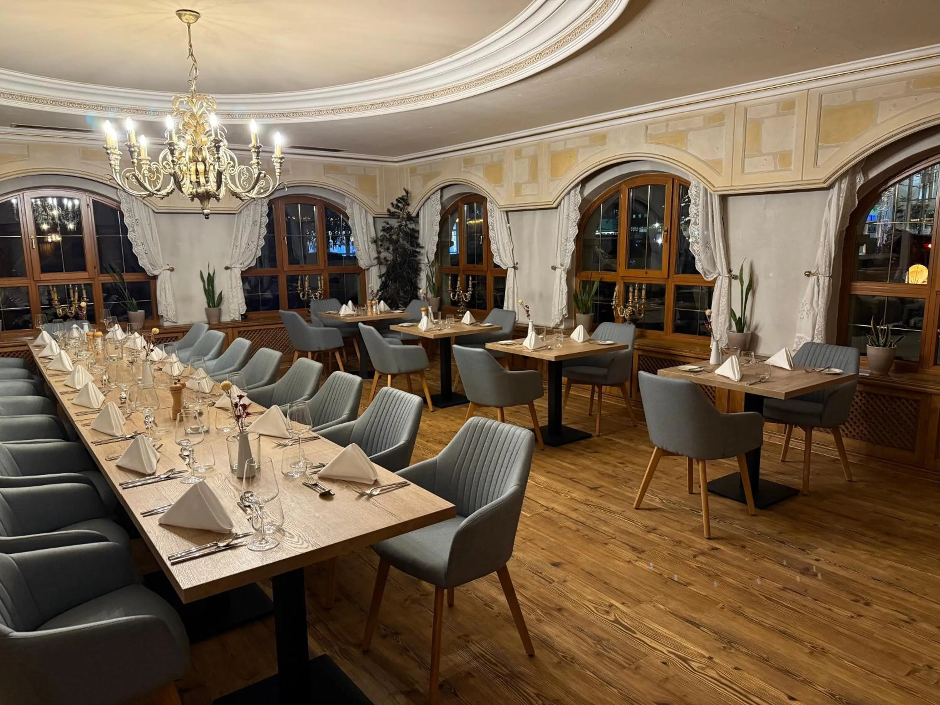 Restaurant/places to eat in Das Traditionshotel Schwarzer Adler