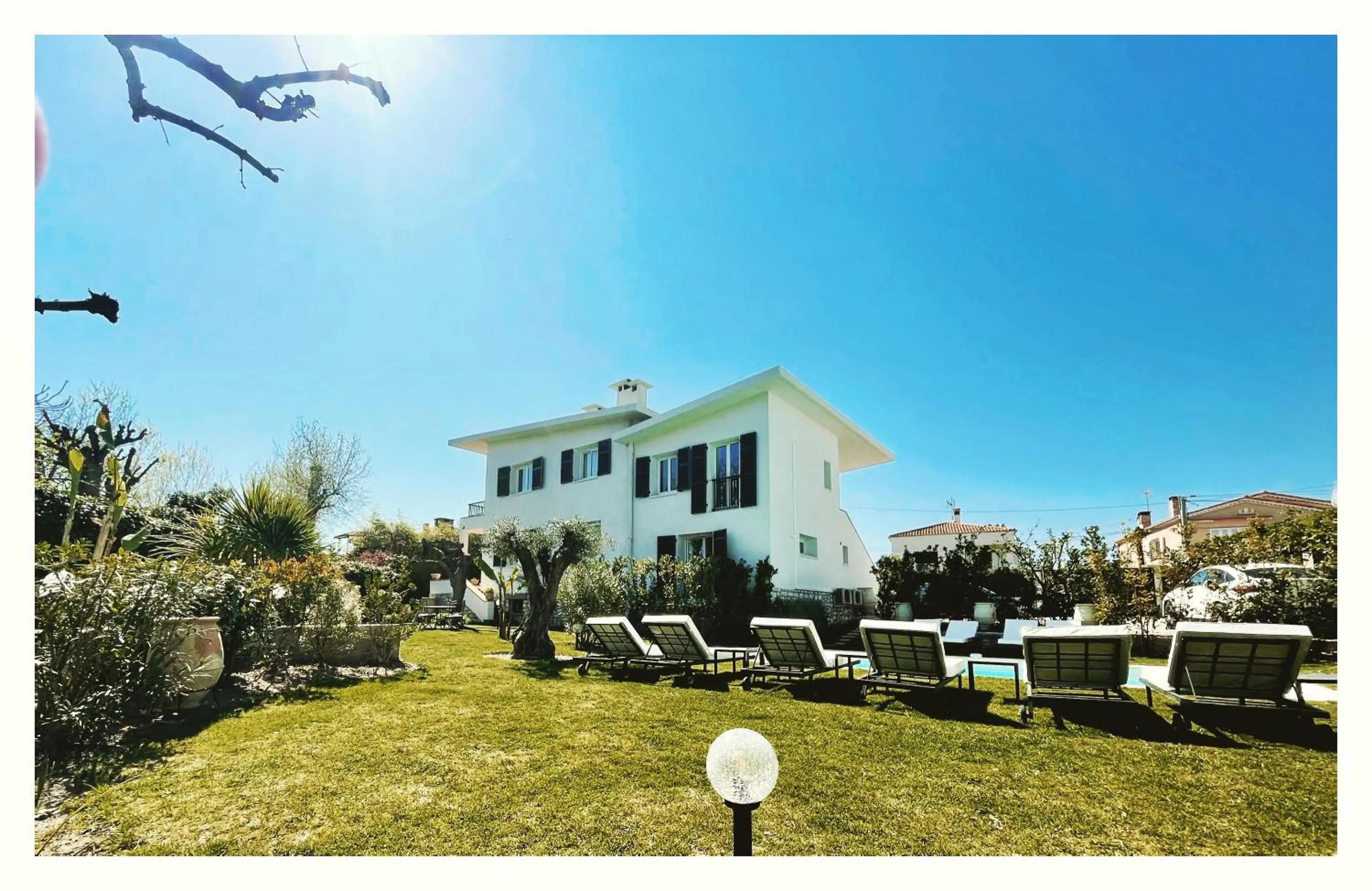 Property building in Villa Louise-Rose