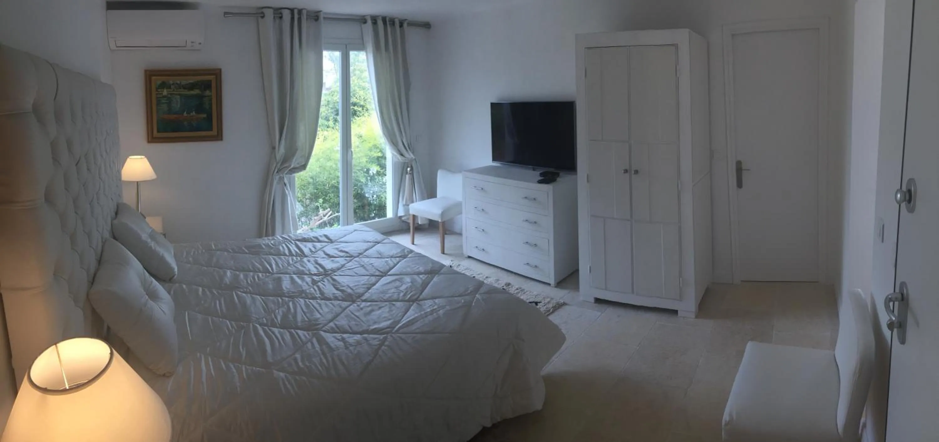 Photo of the whole room, Bed in Villa Louise-Rose