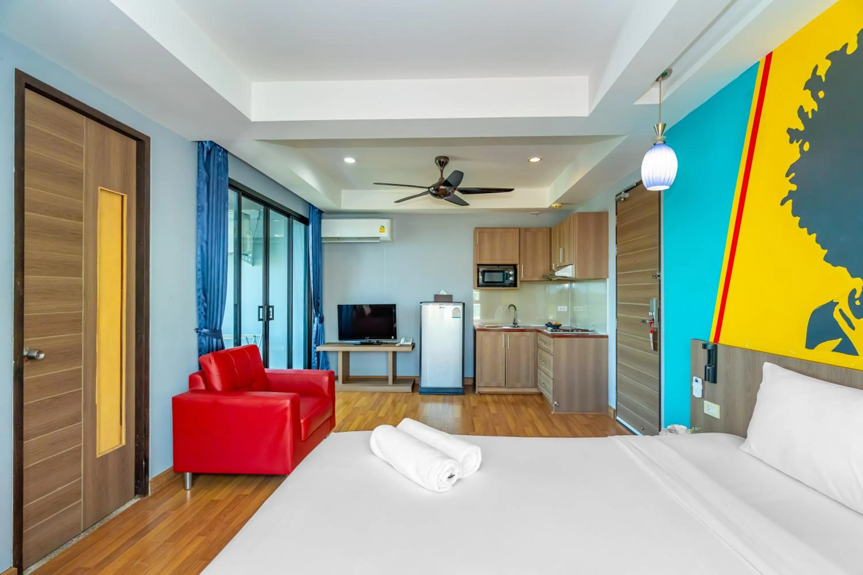 Kitchen or kitchenette, Bed in Anchan Boutique Hotel