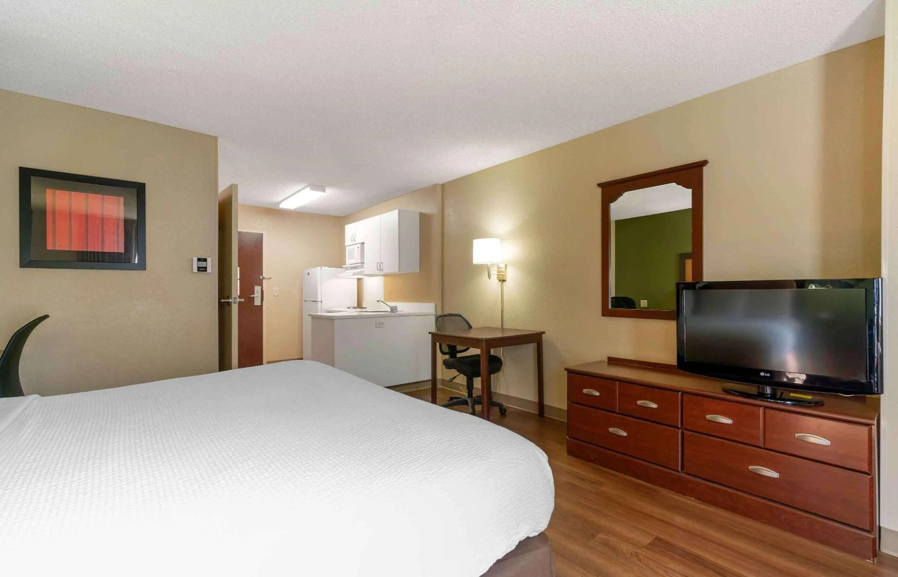 Bedroom, Bed in Extended Stay America Suites - Santa Rosa - North
