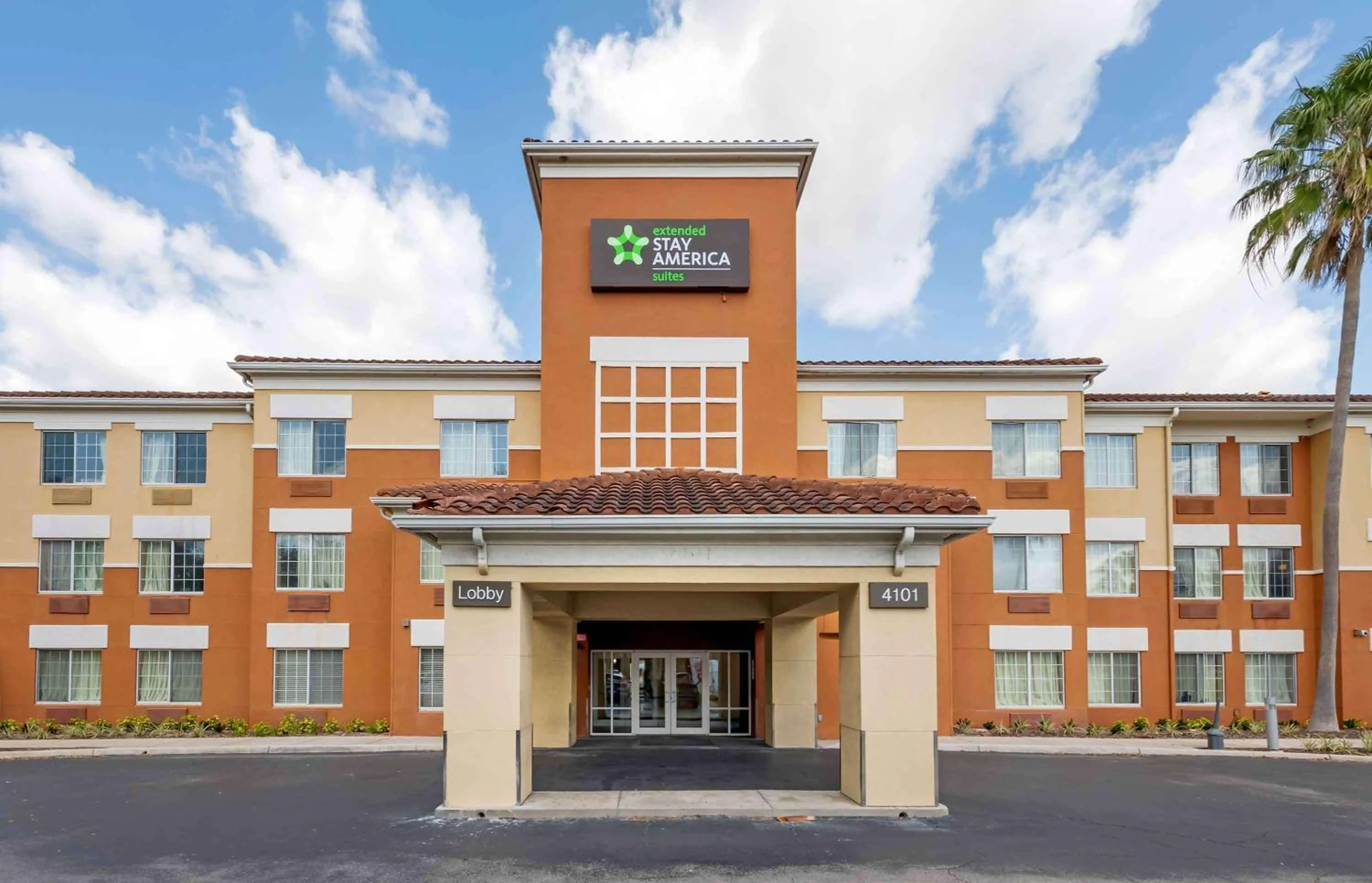 Property building in Extended Stay America Select Suites - Orlando - Southpark - Equity Row