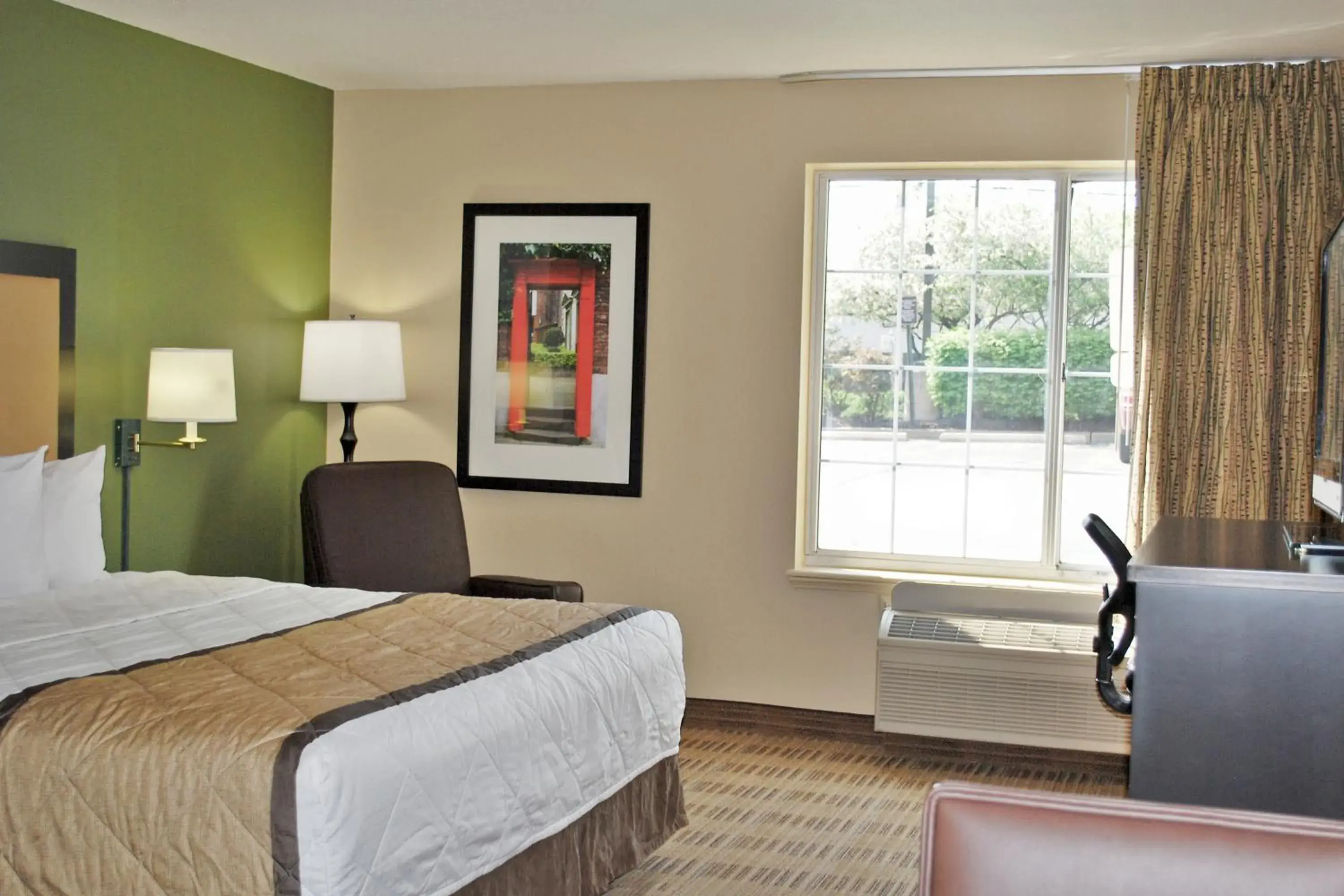Queen Studio - Non-Smoking in Extended Stay America Select Suites - Orlando - Southpark - Equity Row Queen Studio - Non-Smoking in Extended Stay America Select Suites - Orlando - Southpark - Equity Row