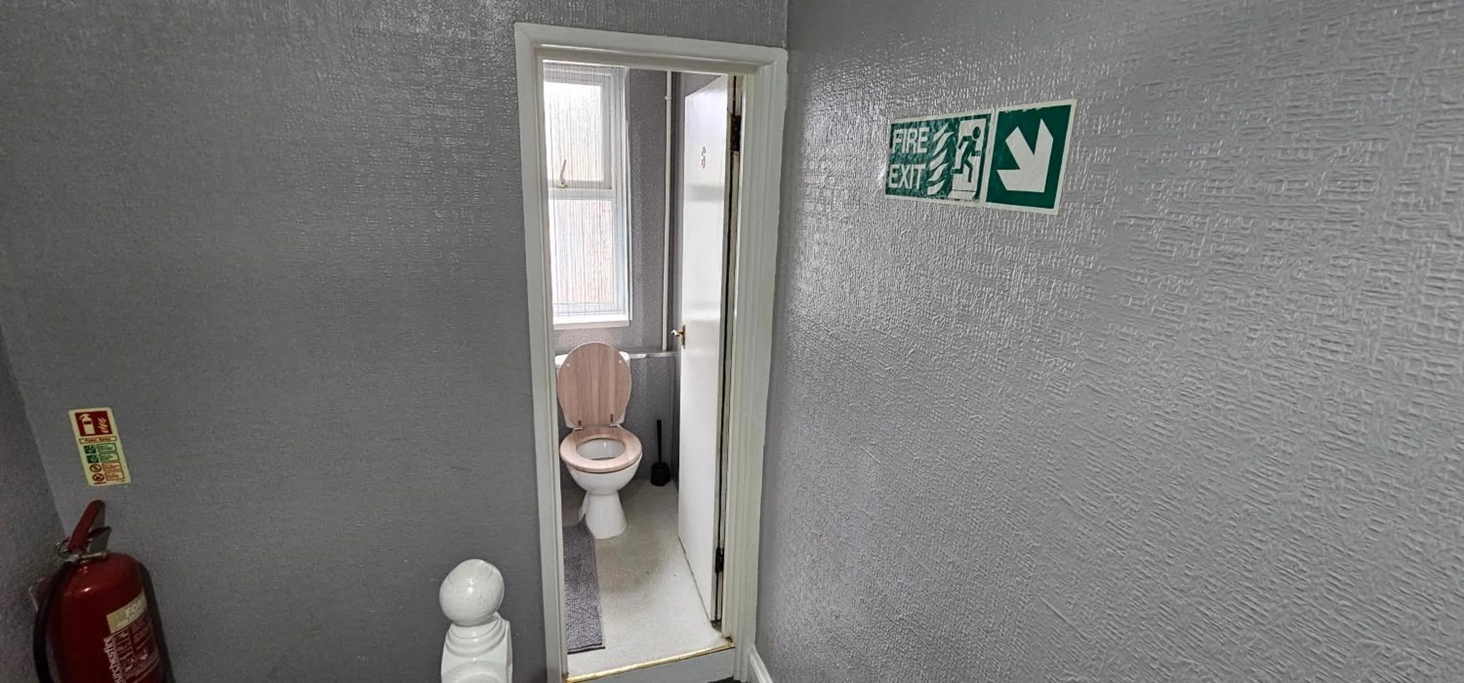 Toilet in The Roslyn Guest House