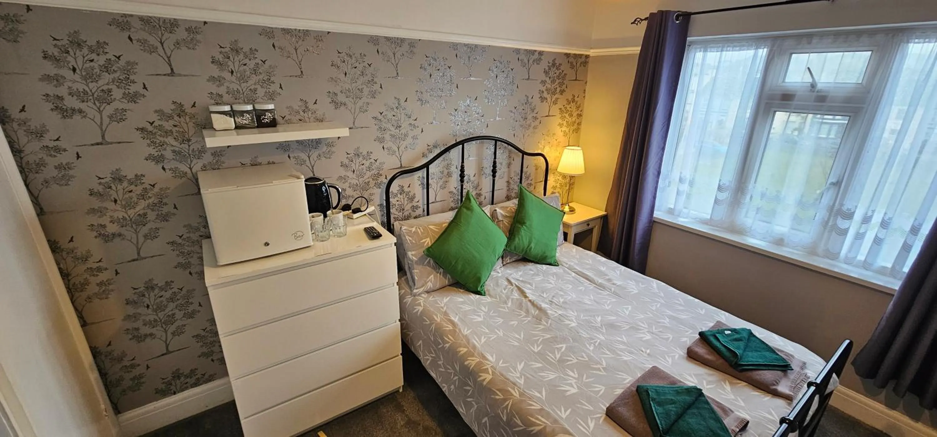 Bed in The Roslyn Guest House