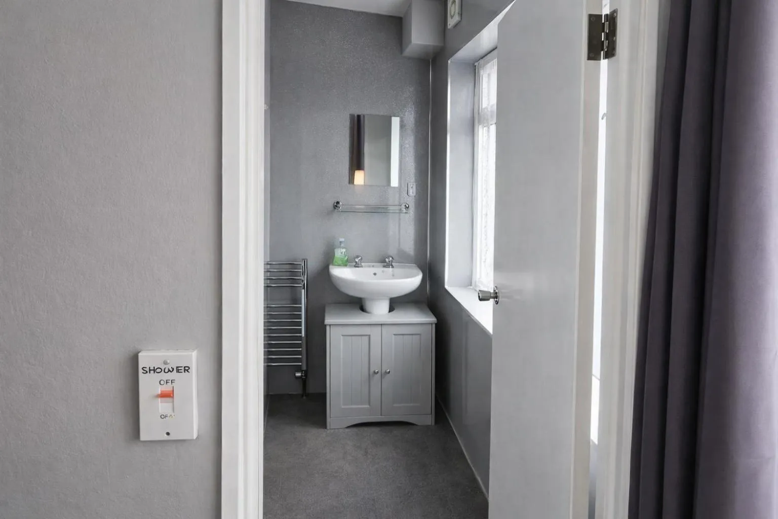 Bathroom in The Roslyn Guest House