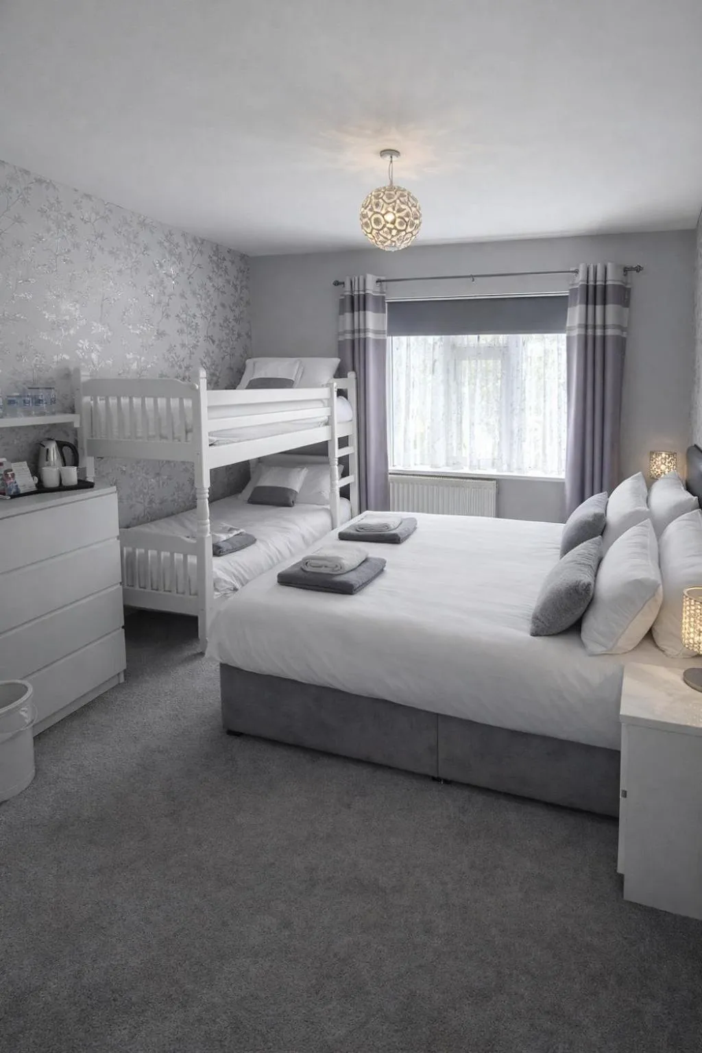 Bed in The Roslyn Guest House