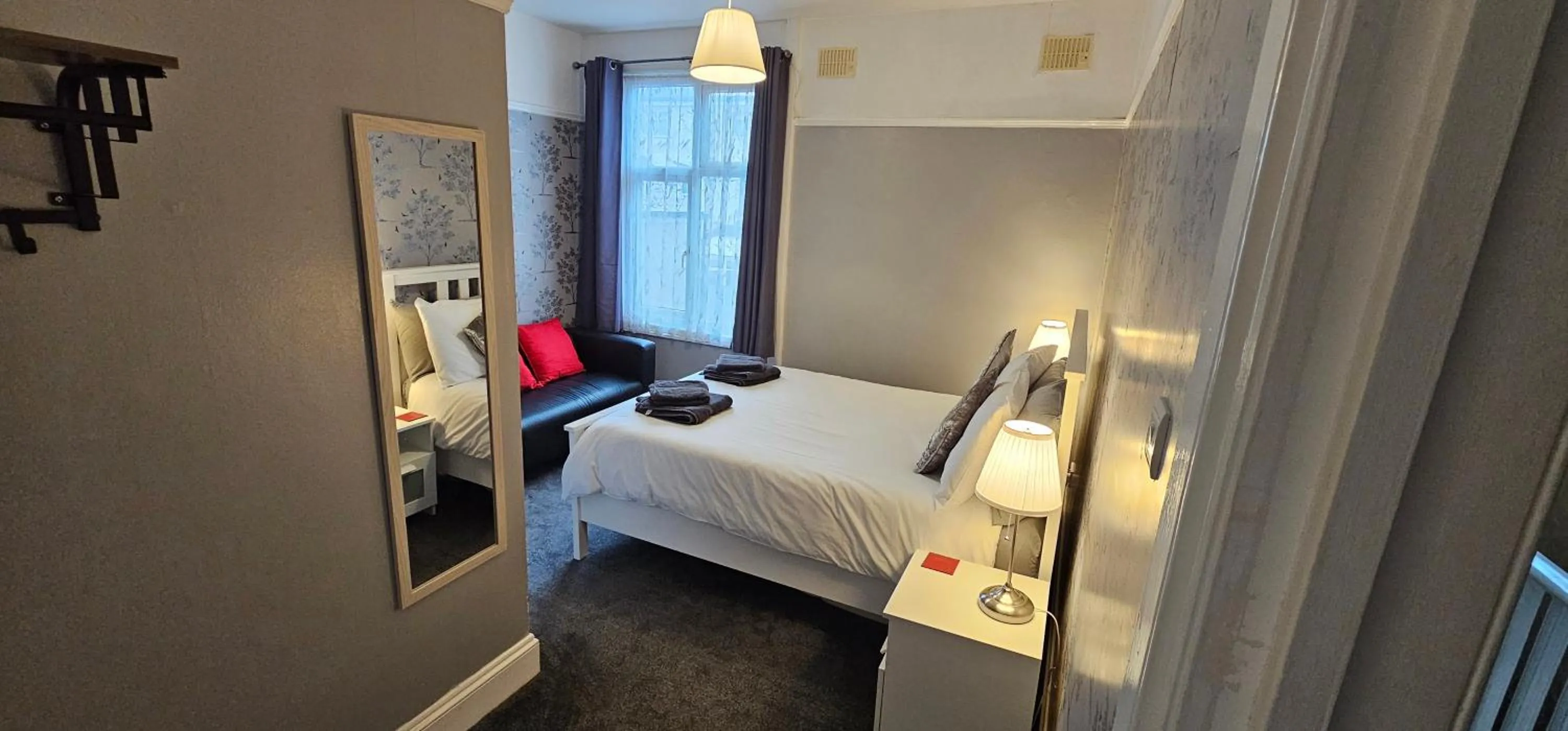 Bed in The Roslyn Guest House