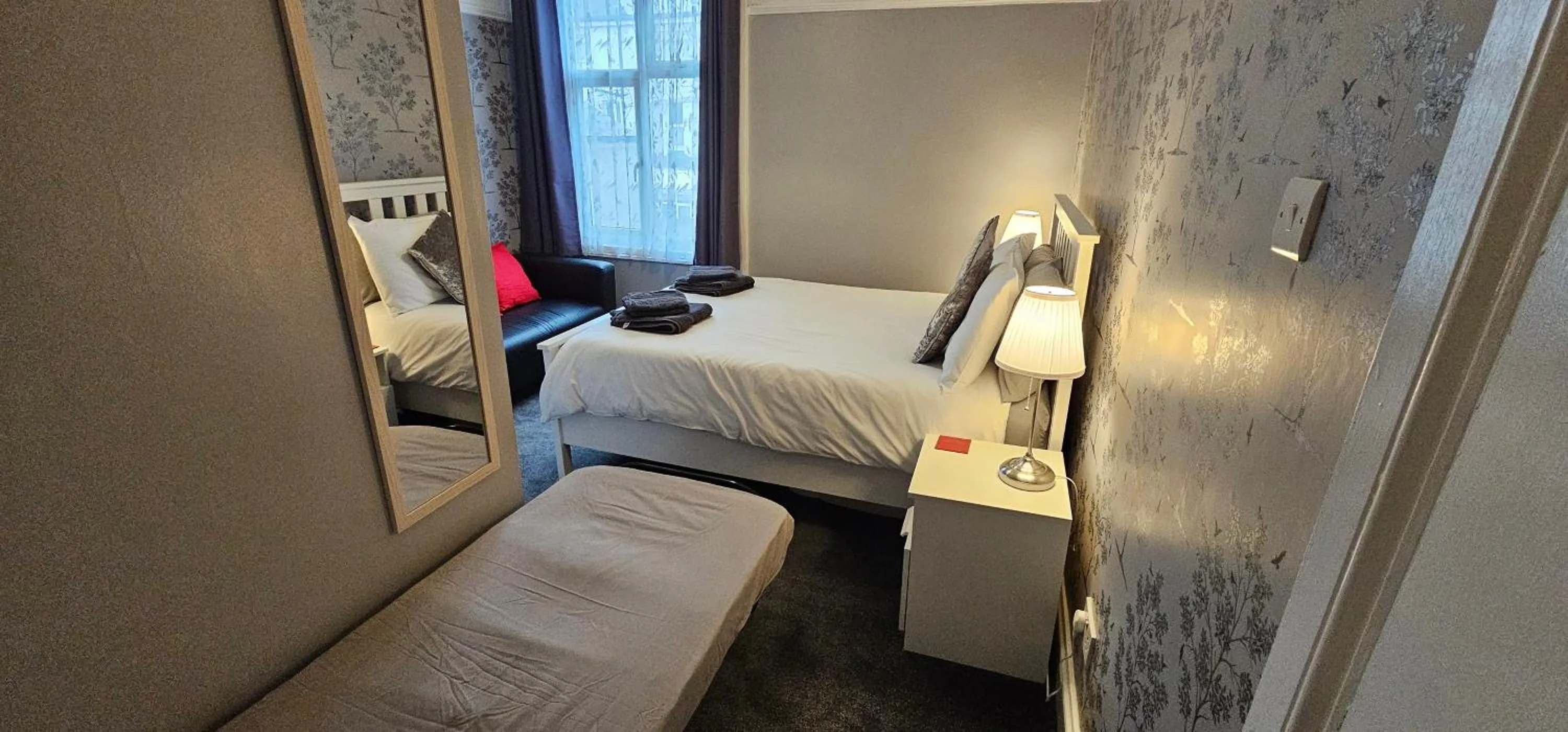 Bed in The Roslyn Guest House