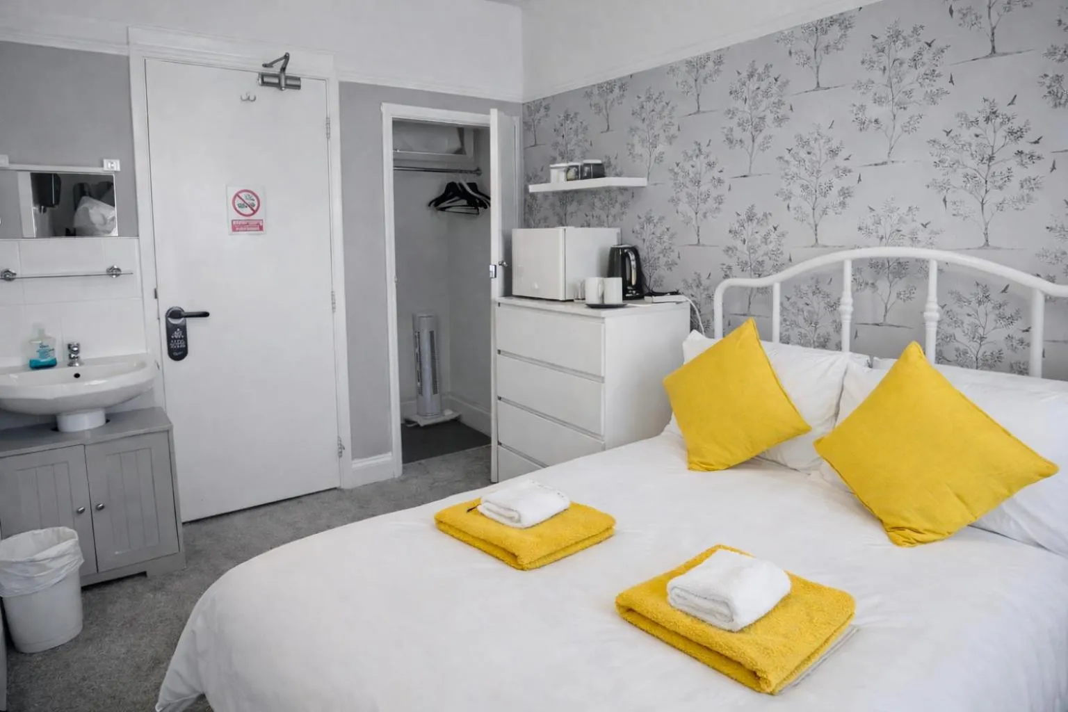 Bed in The Roslyn Guest House