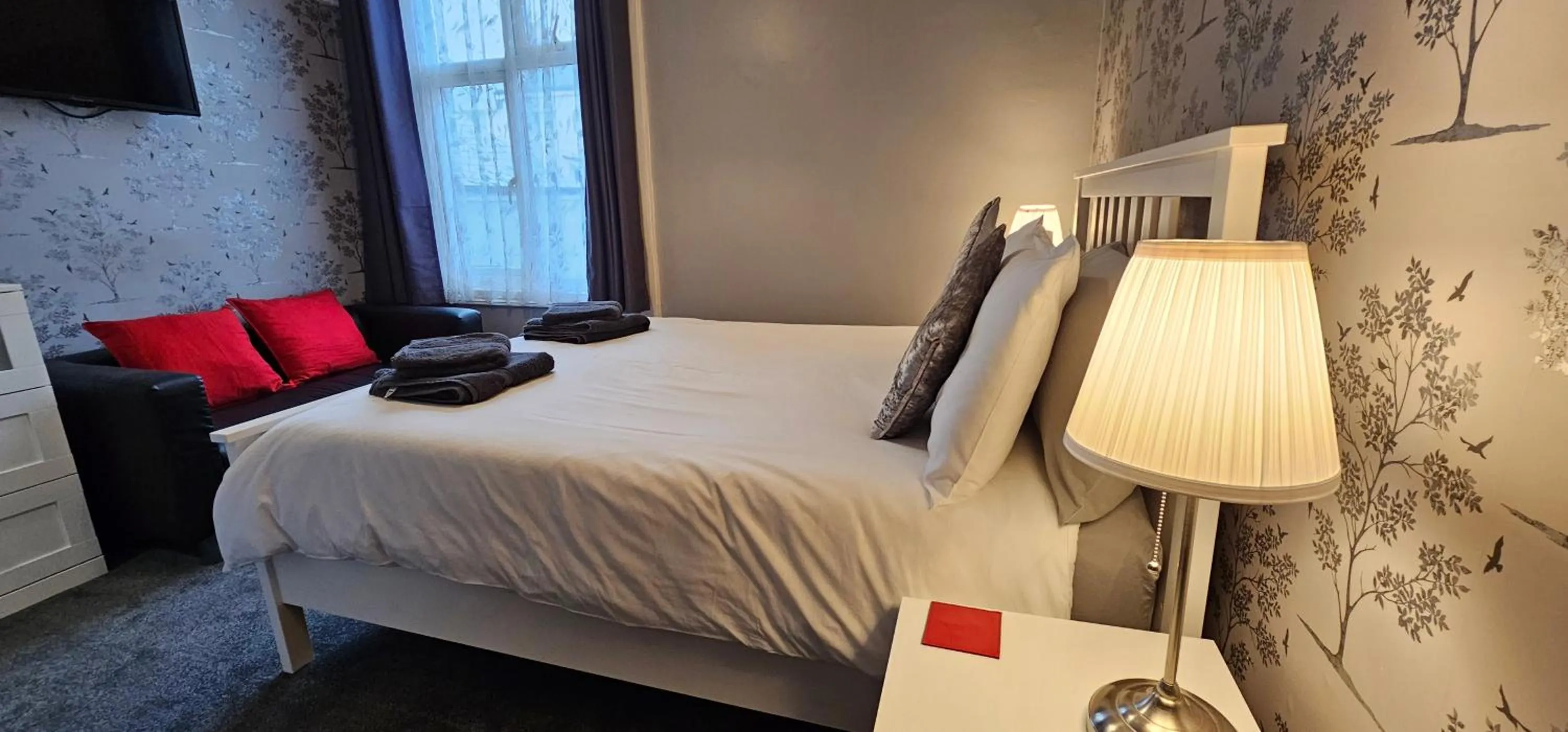 Bed in The Roslyn Guest House