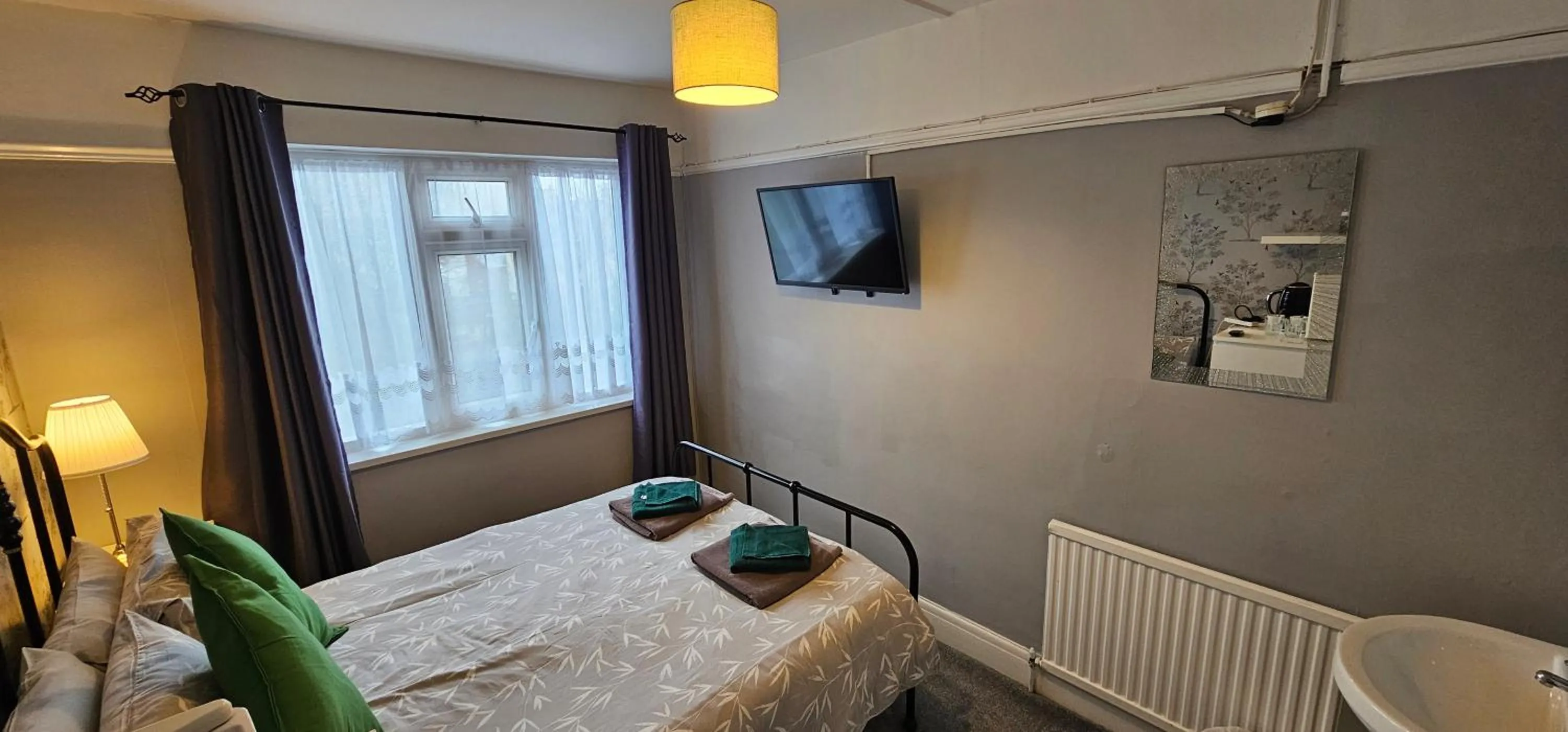 Bed in The Roslyn Guest House