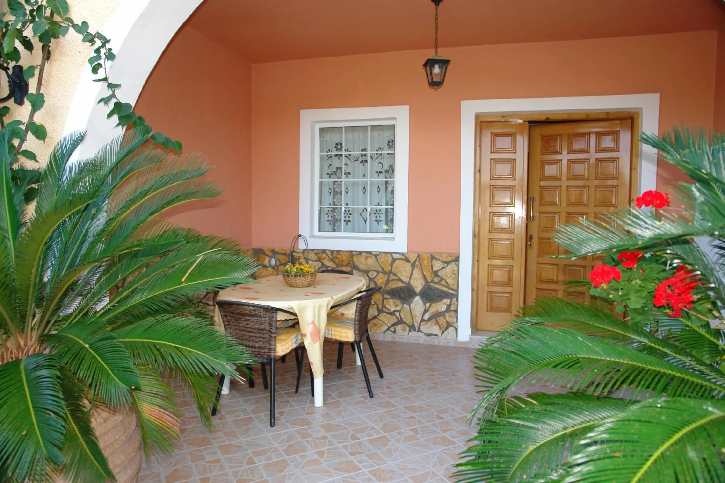 Facade/entrance in Villa Nefeli