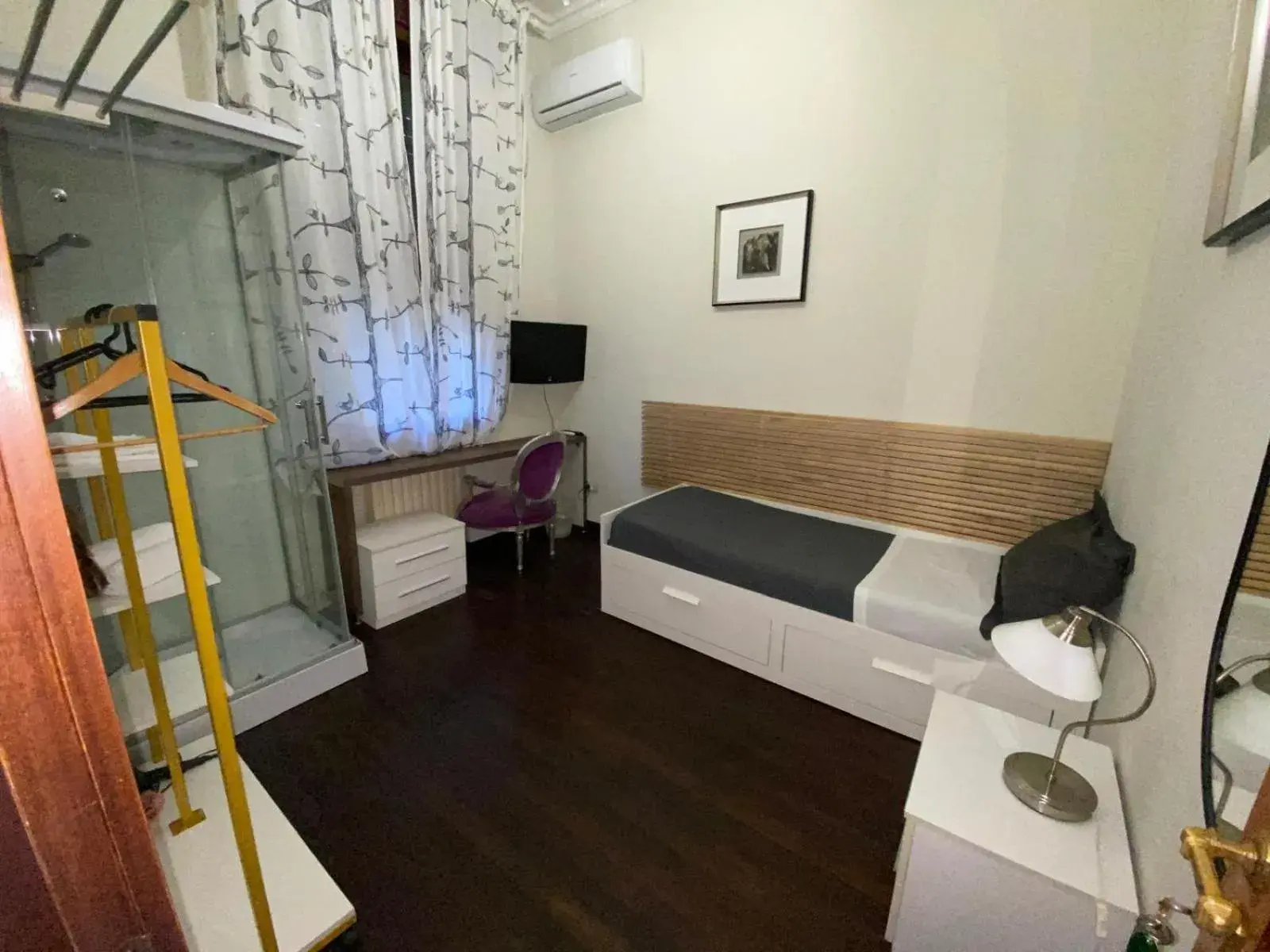 Standard Single Room with Shower in VILLA MASI Rental Rooms Standard Single Room with Shower in VILLA MASI Rental Rooms