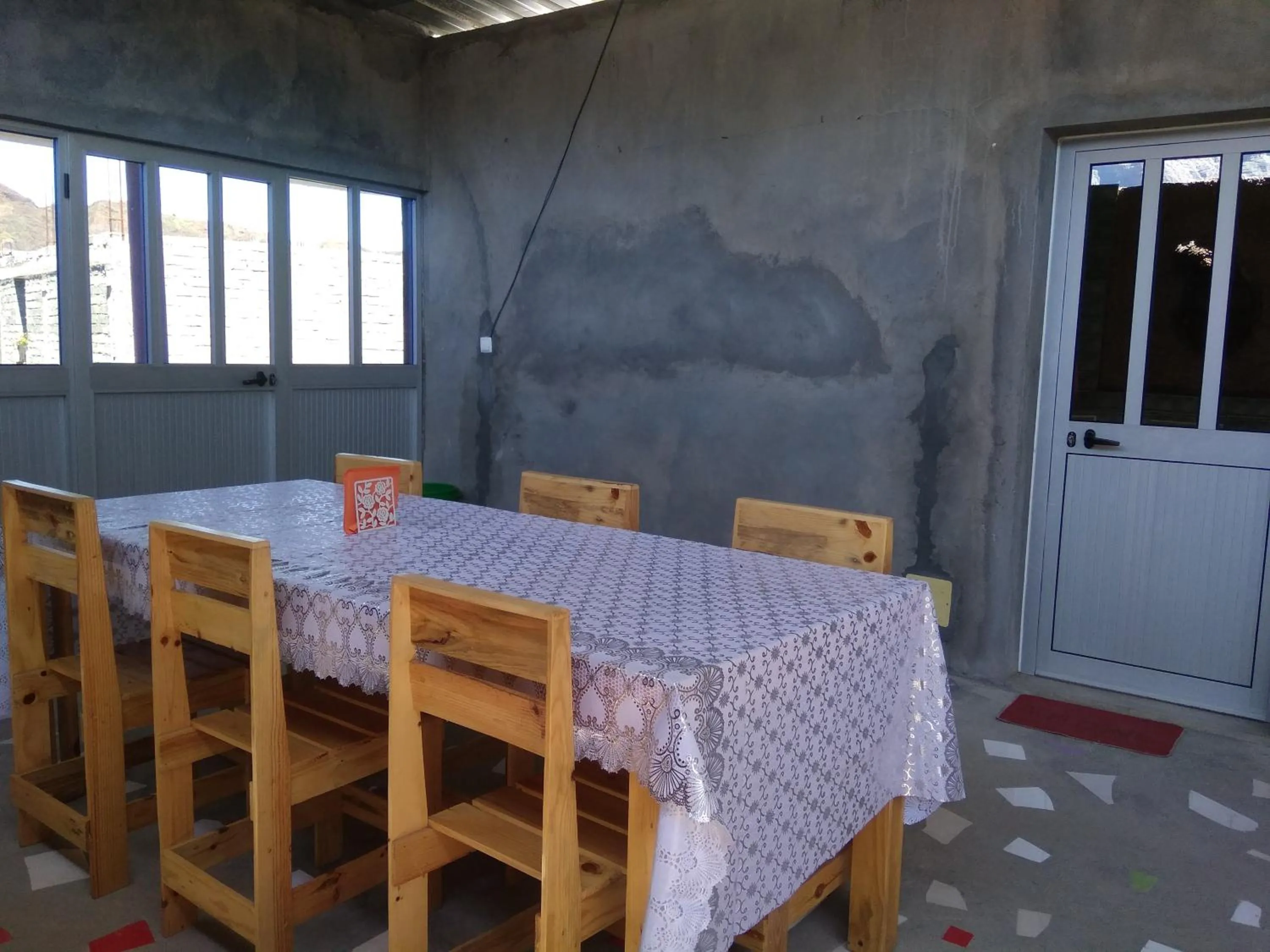 Restaurant/places to eat in Ciza e Rose