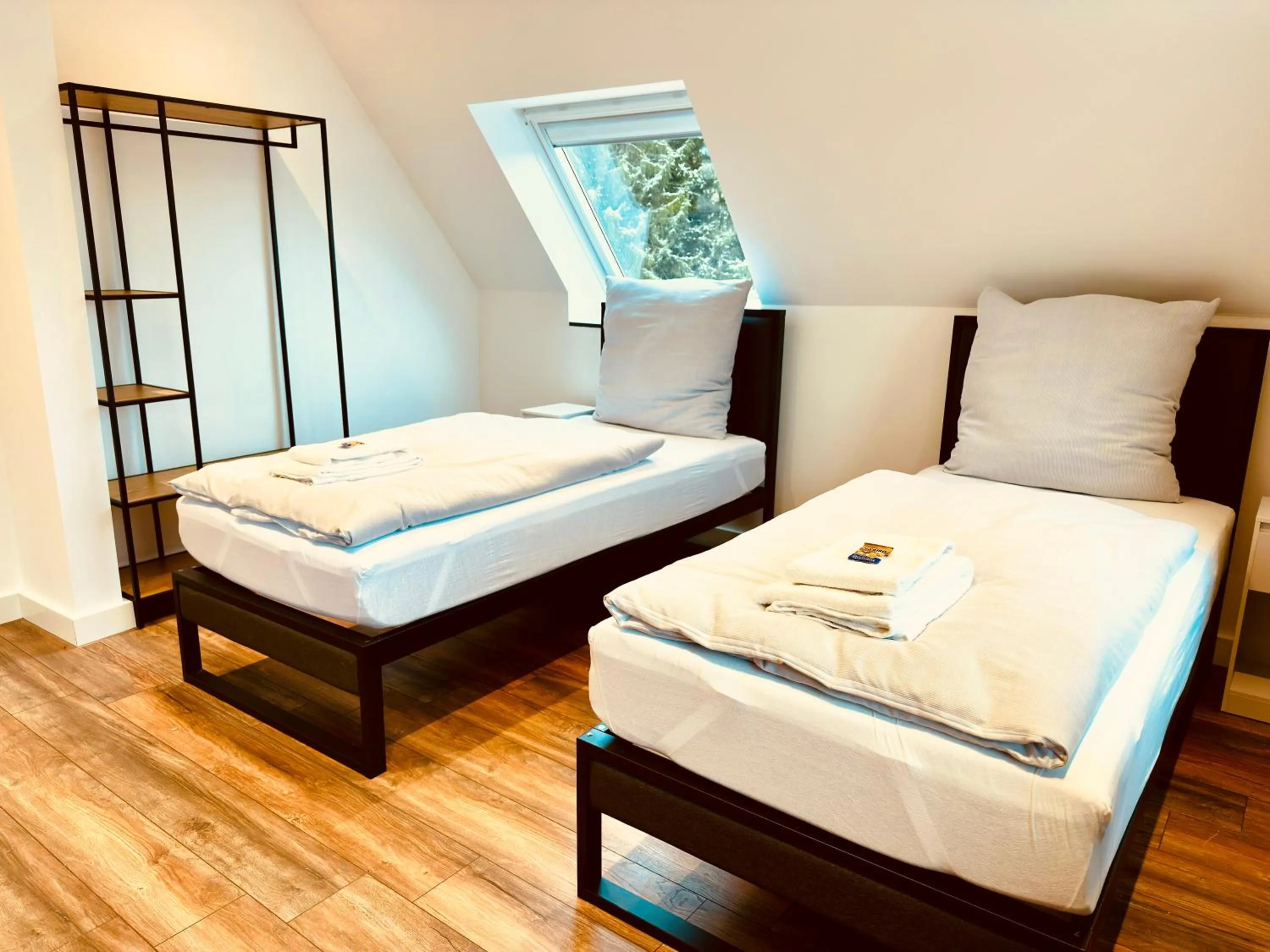 Bed in RG Living Self Check-In 24-7 Rooms Bad Salzuflen Near Messe Center Free Parking